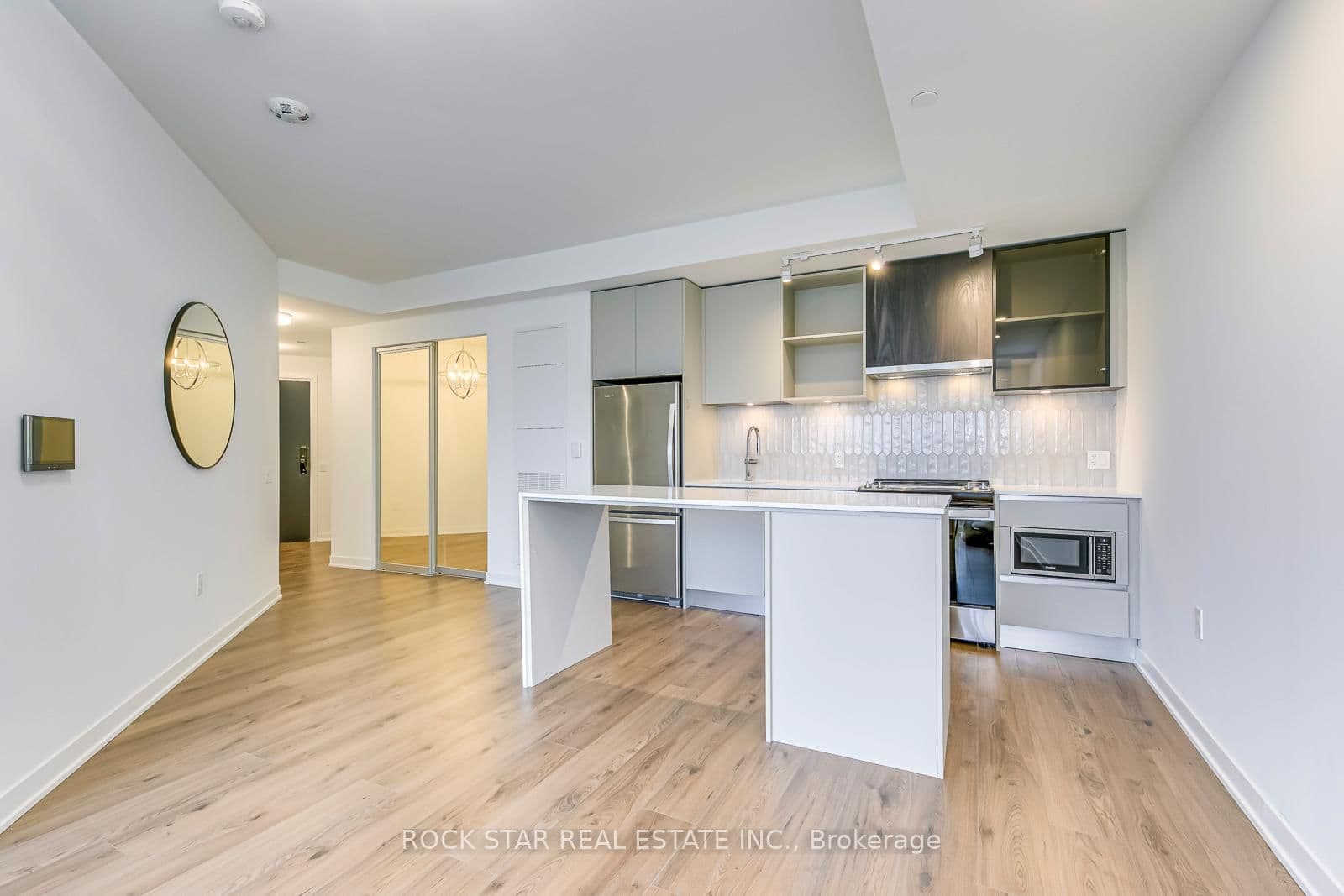 395 Dundas Street W, Unit 601 thumbnail 7