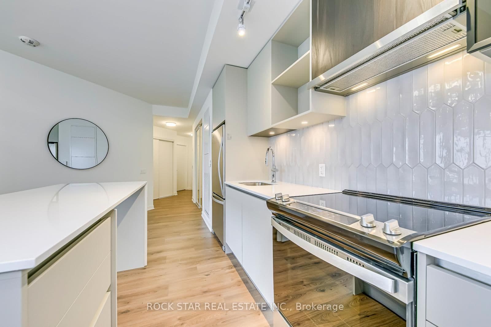 395 Dundas Street W, Unit 601 thumbnail 8