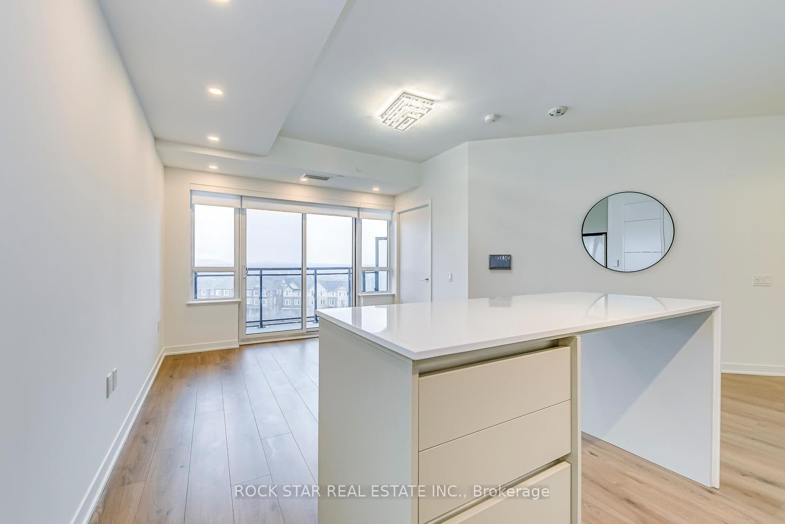 395 Dundas Street W, Unit 601 thumbnail 9