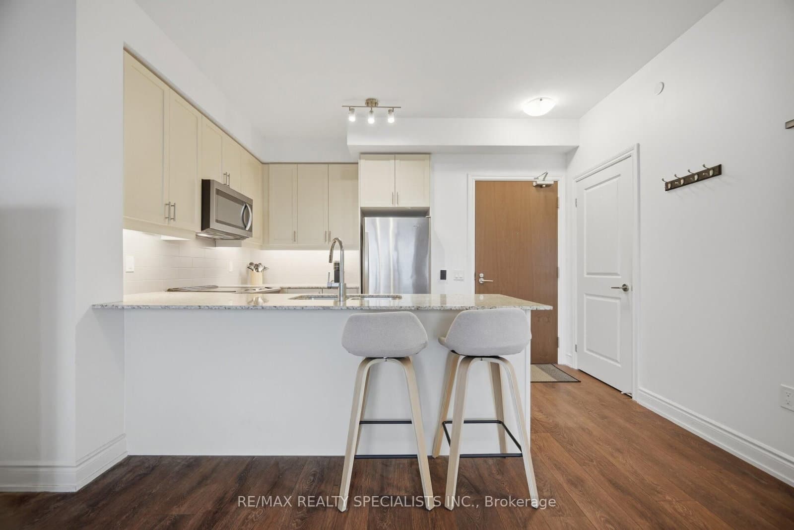 1050 E Main Street E, Unit 405 thumbnail 10