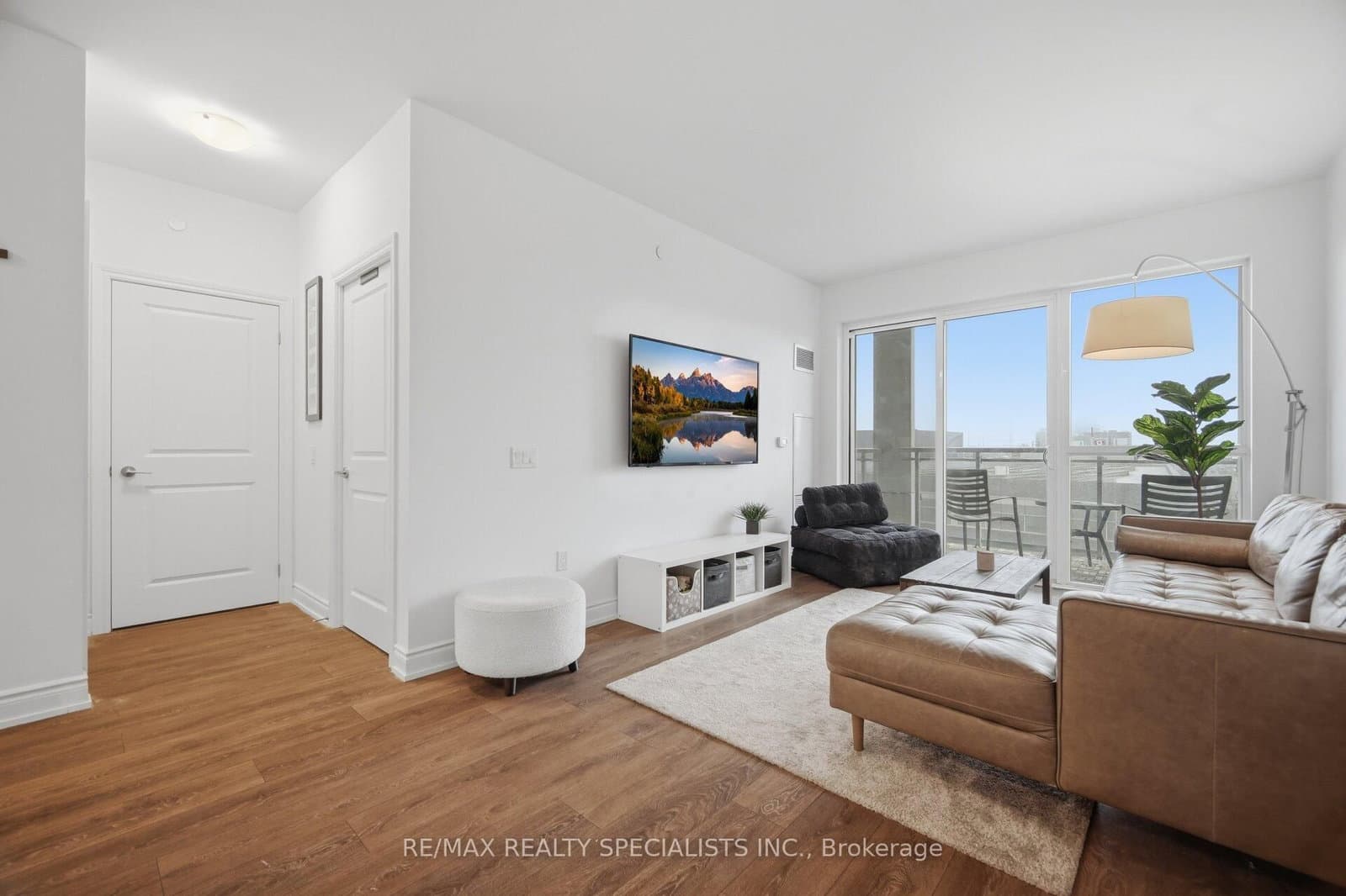 1050 E Main Street E, Unit 405 thumbnail 11