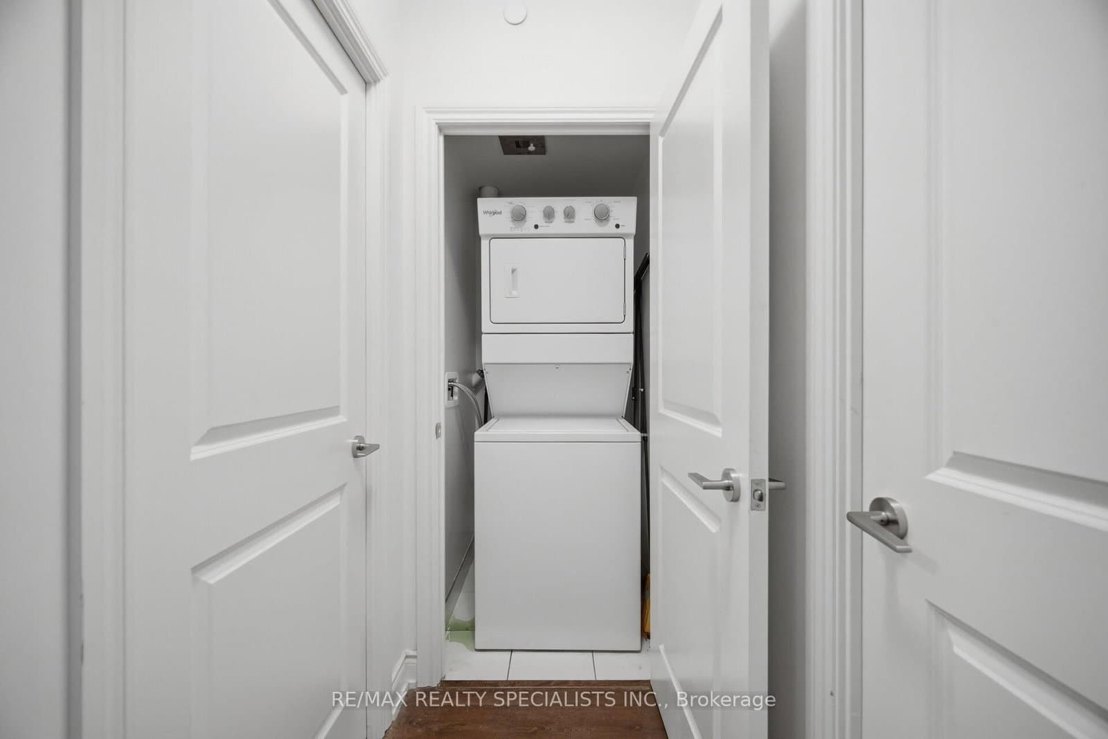 1050 E Main Street E, Unit 405 thumbnail 18
