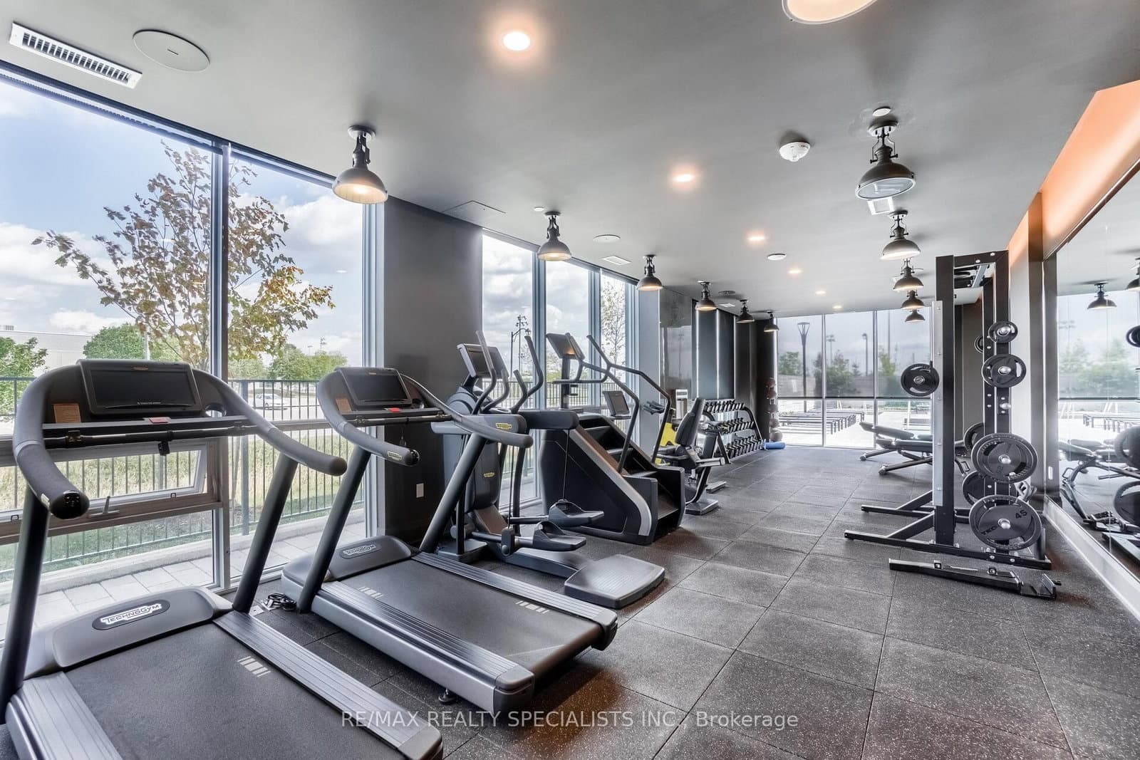 1050 E Main Street E, Unit 405 thumbnail 19
