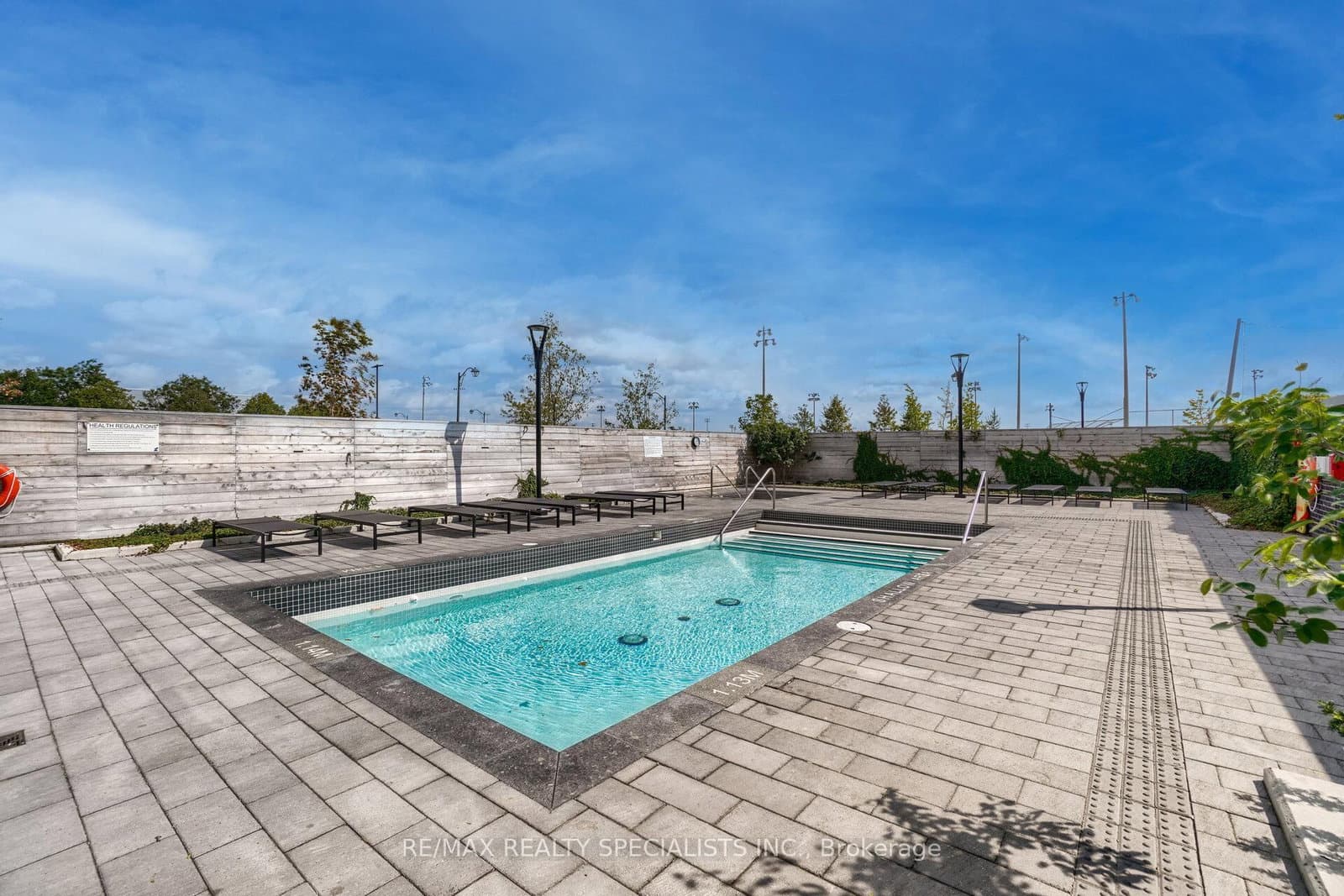 1050 E Main Street E, Unit 405 thumbnail 21