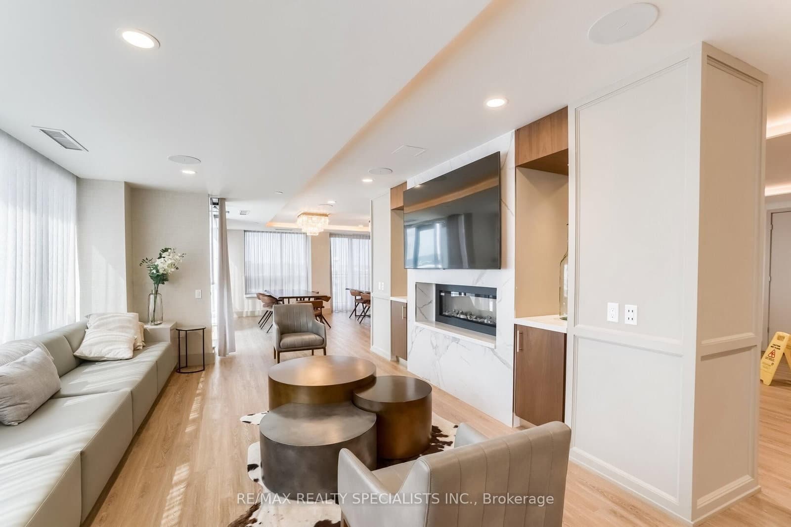 1050 E Main Street E, Unit 405 thumbnail 25