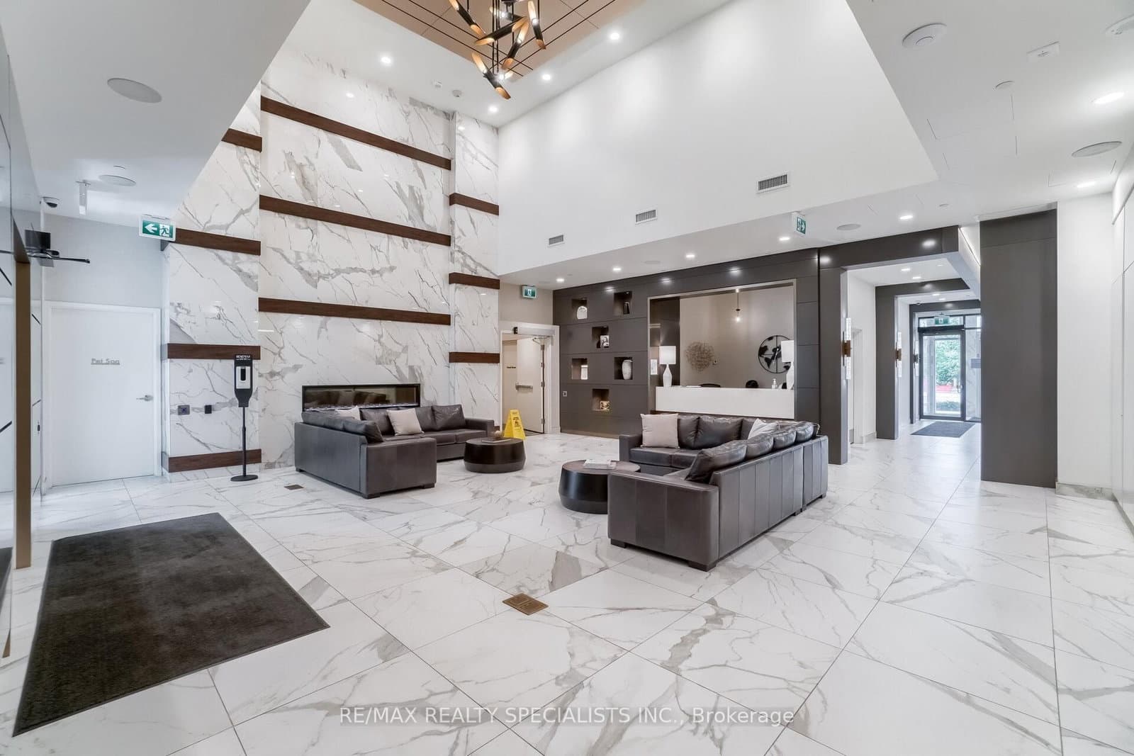 1050 E Main Street E, Unit 405 thumbnail 3