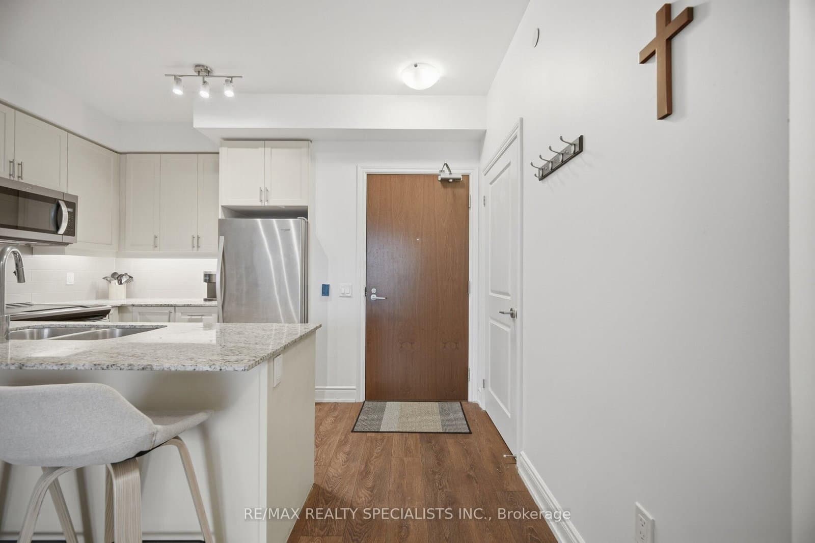 1050 E Main Street E, Unit 405 thumbnail 6