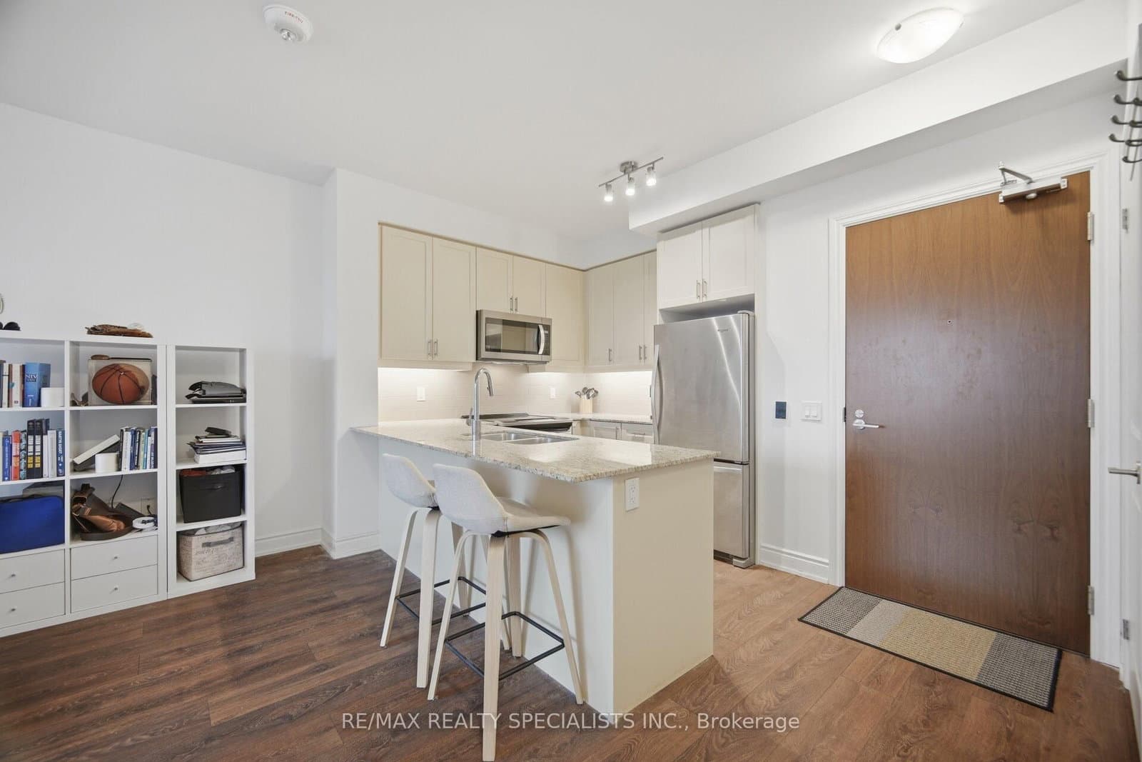 1050 E Main Street E, Unit 405 thumbnail 7