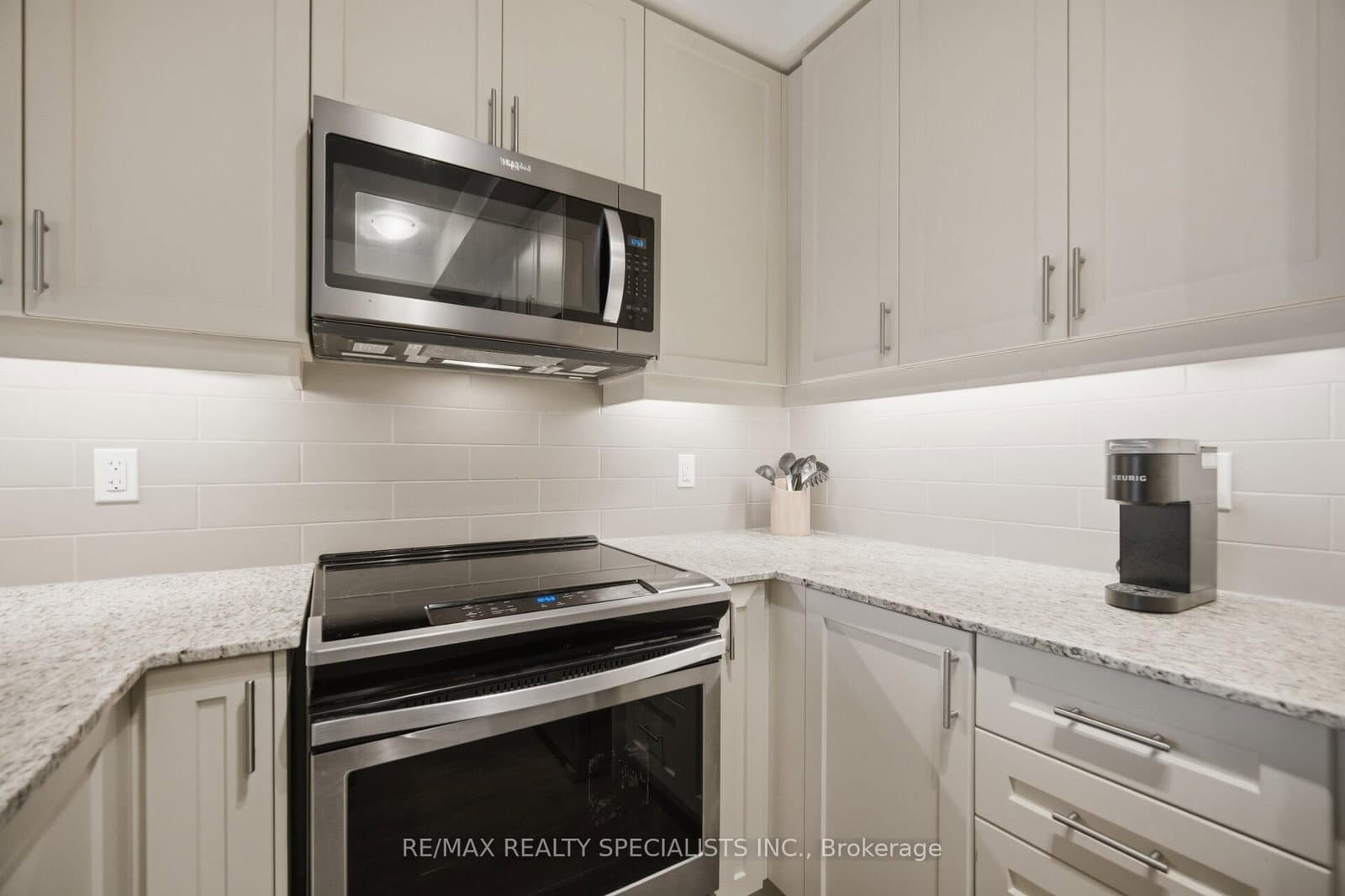 1050 E Main Street E, Unit 405 thumbnail 9