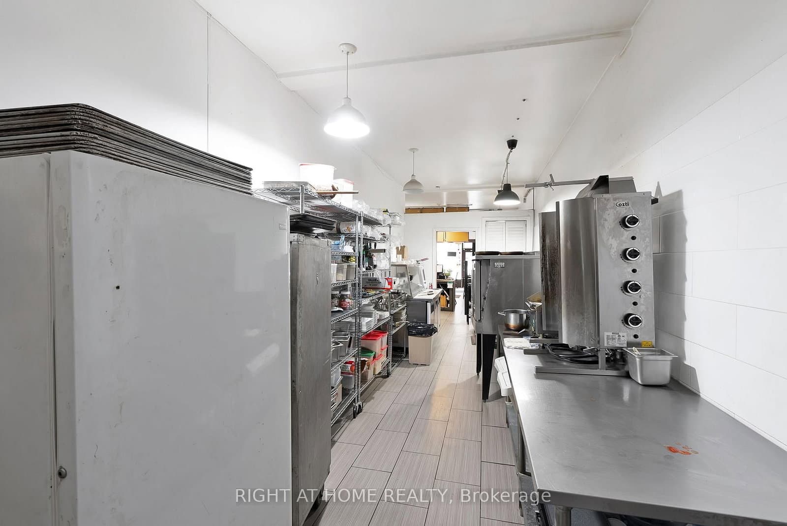 5122 Dundas Street W thumbnail 8