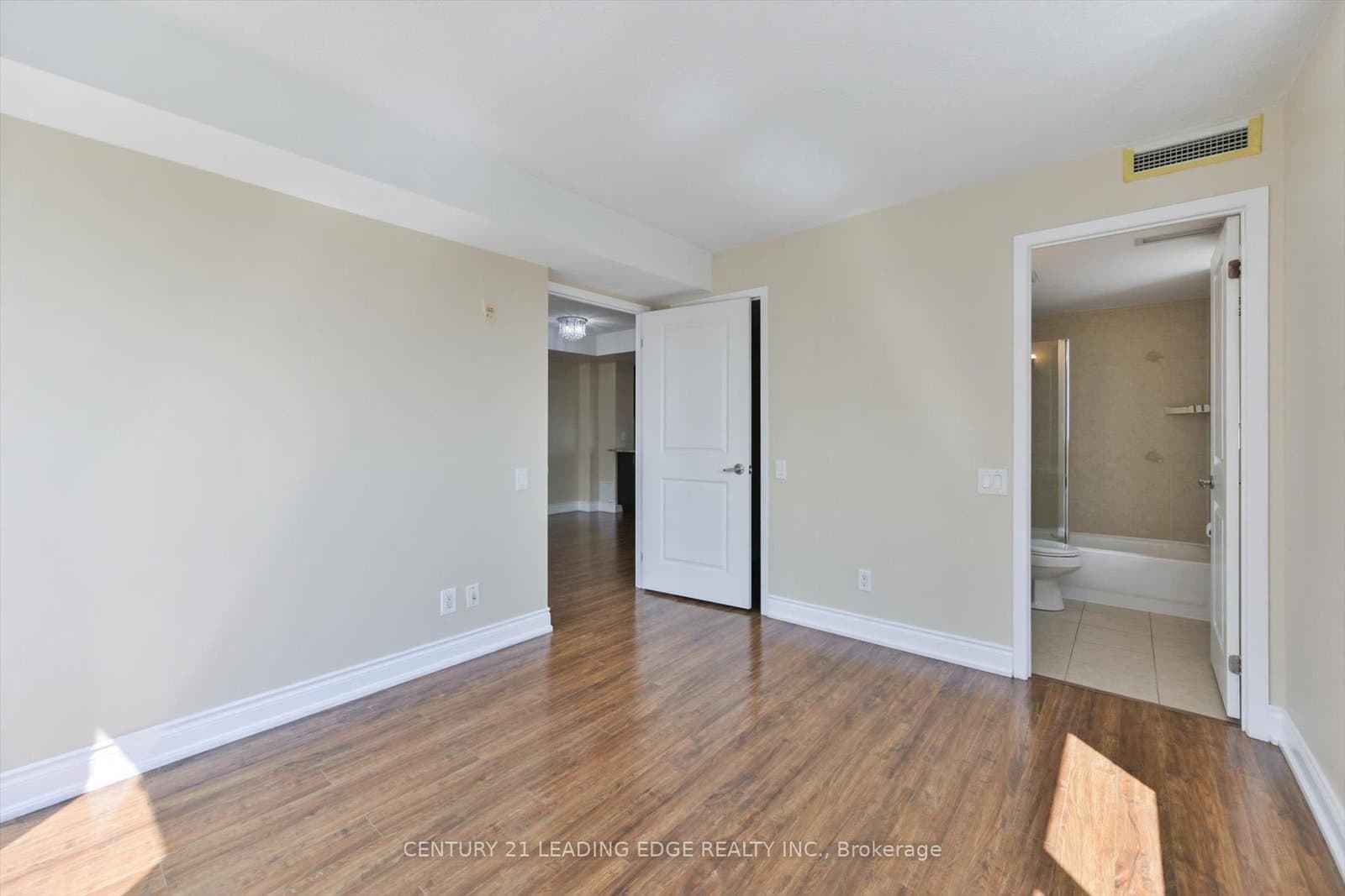 1040 The Queensway, Unit 710 thumbnail 12