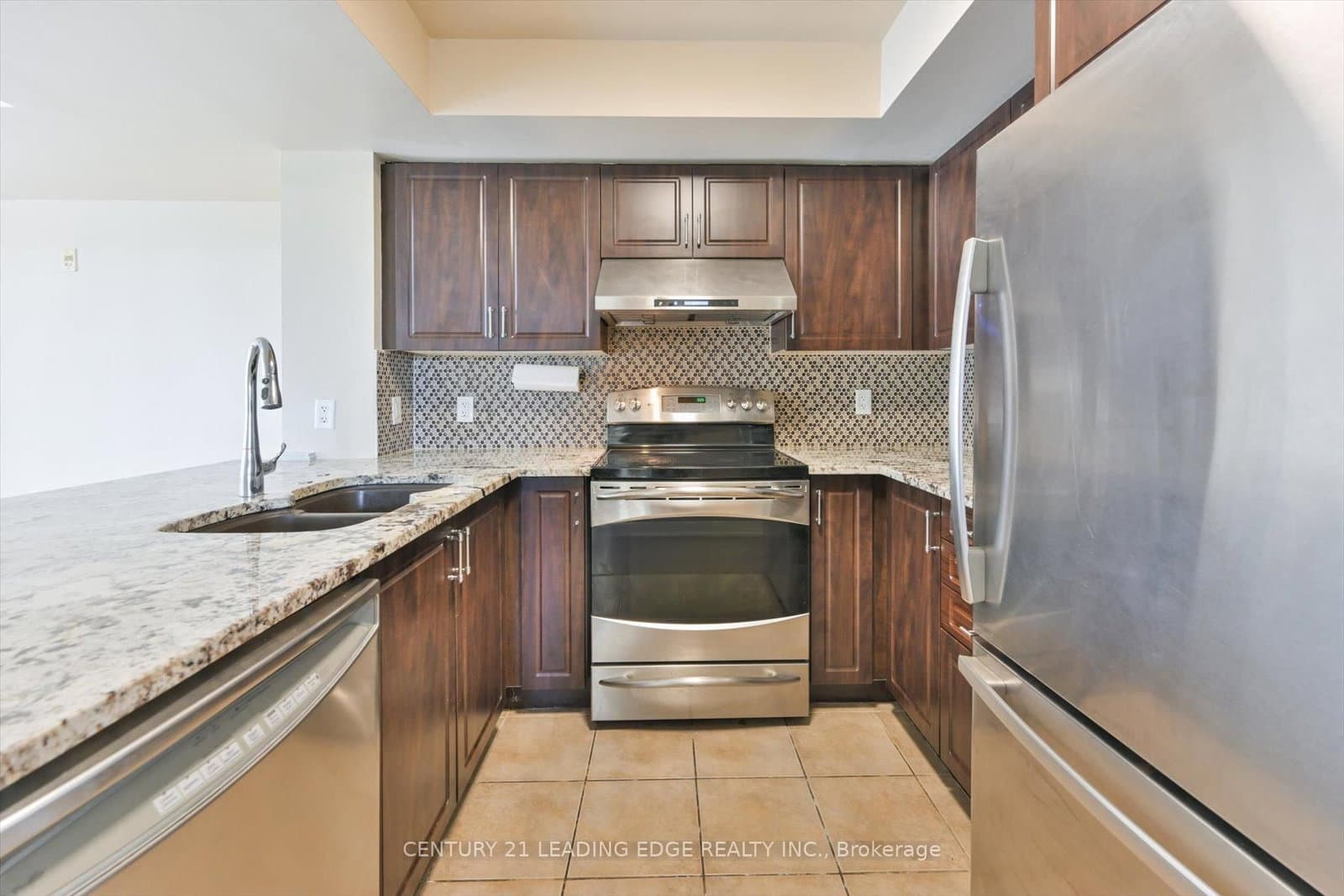1040 The Queensway, Unit 710 thumbnail 6