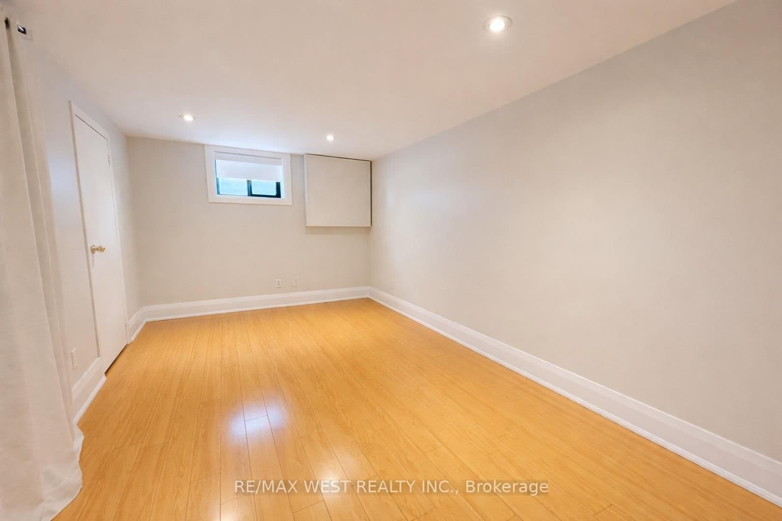 32 Harrow Drive, Unit Lower Level thumbnail 10