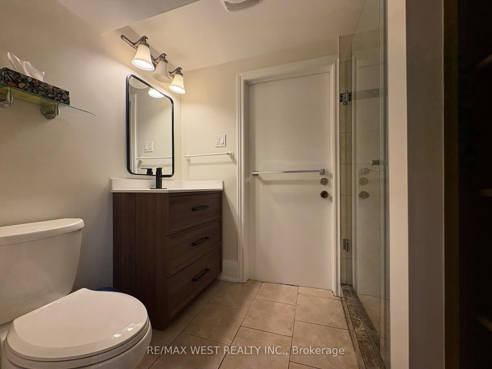 32 Harrow Drive, Unit Lower Level thumbnail 12