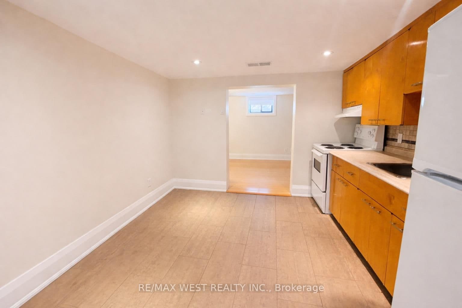 32 Harrow Drive, Unit Lower Level thumbnail 7