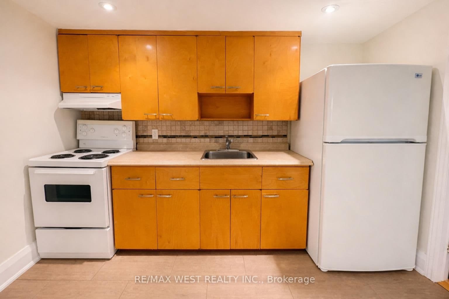 32 Harrow Drive, Unit Lower Level thumbnail 9