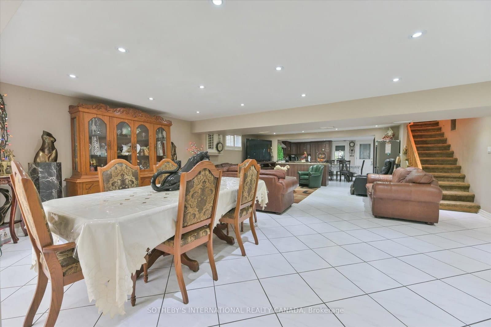 502 Queens Drive thumbnail 31