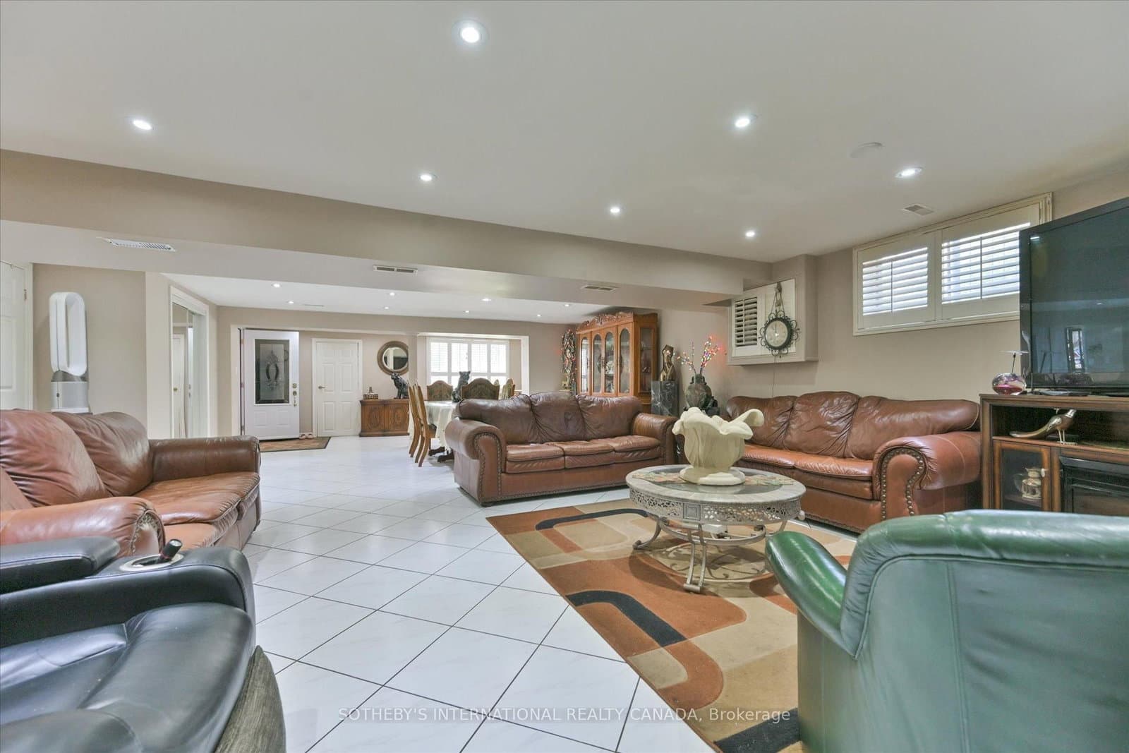 502 Queens Drive thumbnail 35
