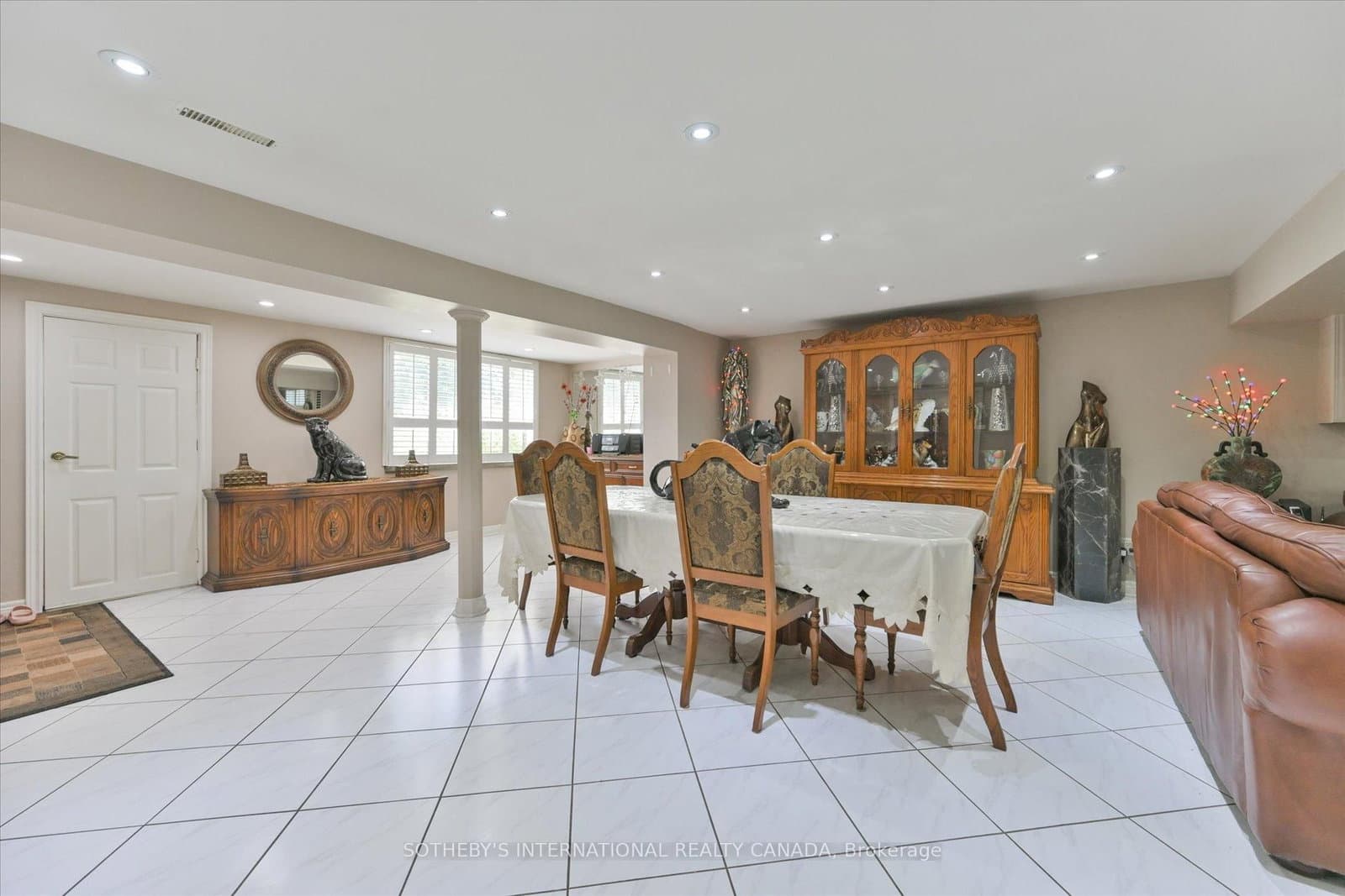 502 Queens Drive thumbnail 37