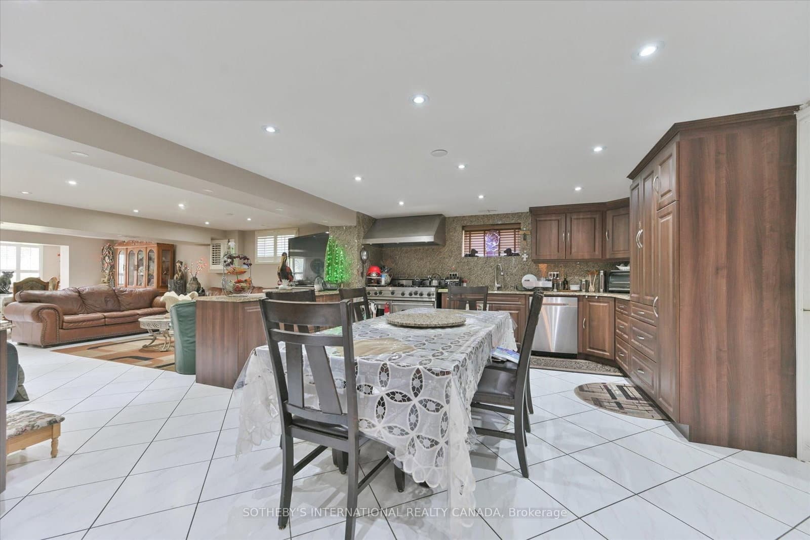 502 Queens Drive thumbnail 41