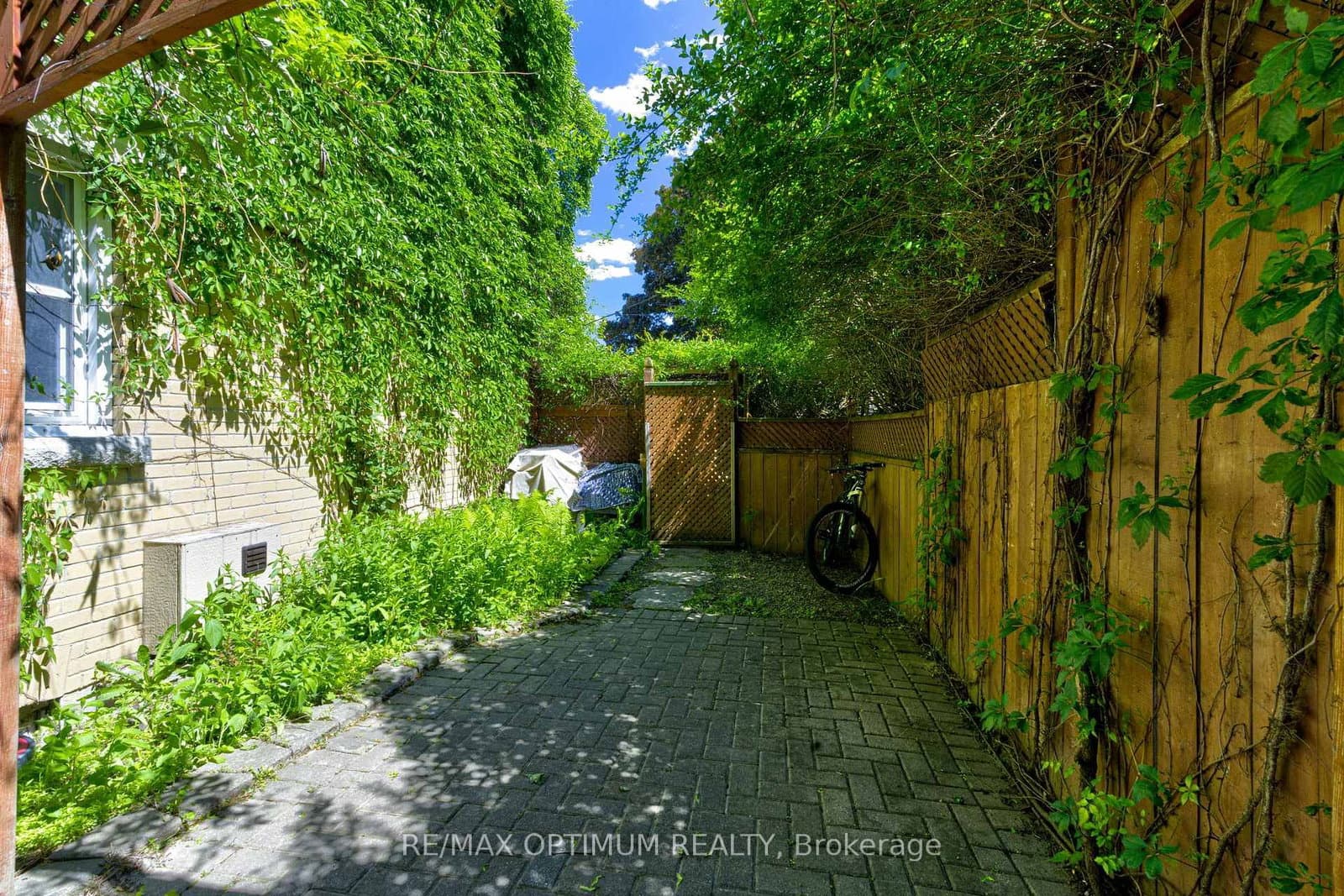 18 Armstrong Street thumbnail 40