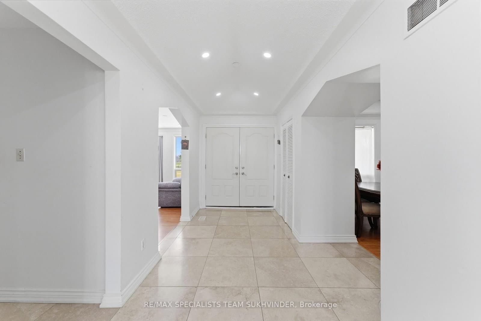 7236 Mayfield Road thumbnail 5