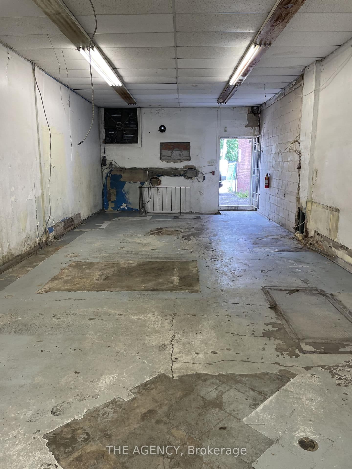 2936 Dundas Street W thumbnail 9