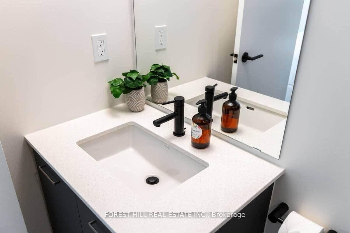 2300 St Clair Avenue W, Unit 101 thumbnail 11
