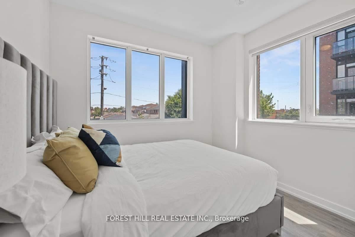2300 St Clair Avenue W, Unit 101 thumbnail 23