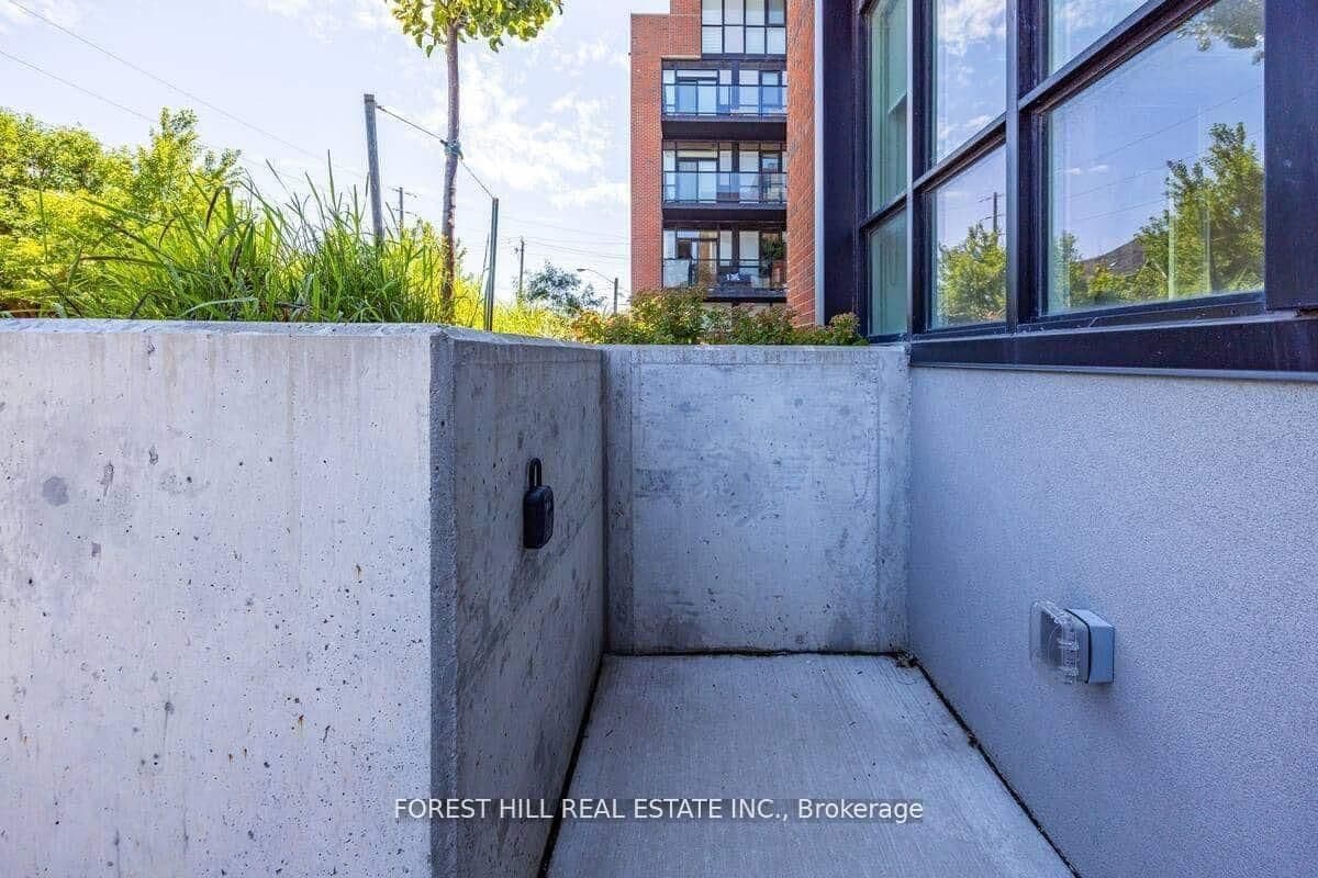2300 St Clair Avenue W, Unit 101 thumbnail 33