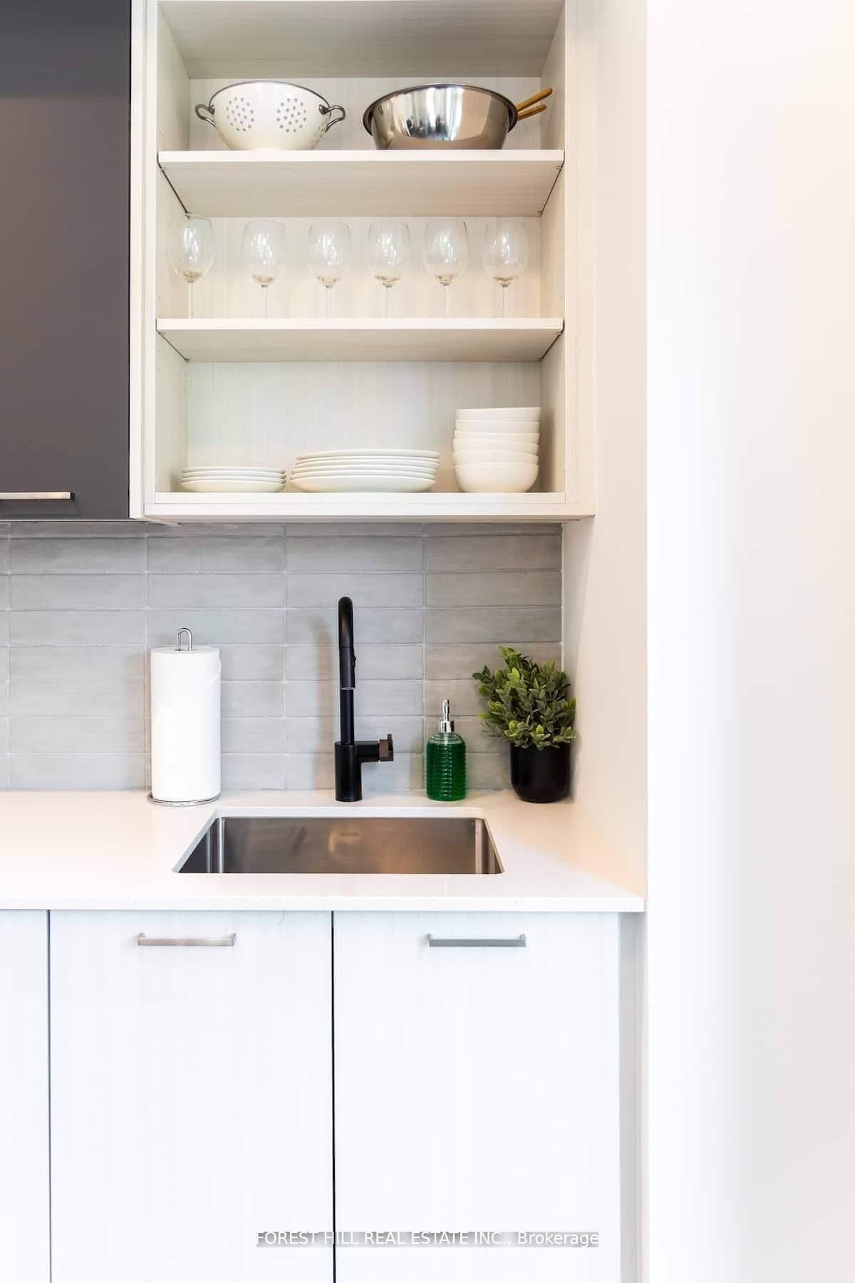 2300 St Clair Avenue W, Unit 101 thumbnail 9