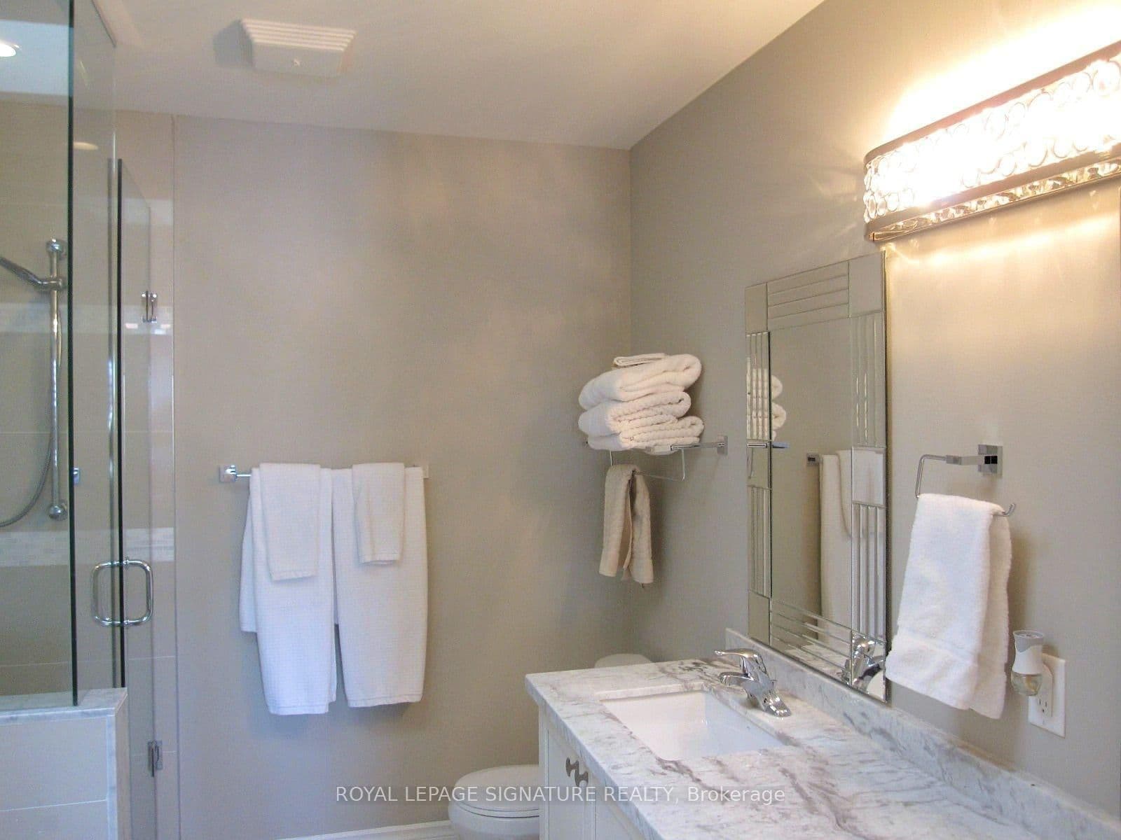 18B Algoma Street thumbnail 31