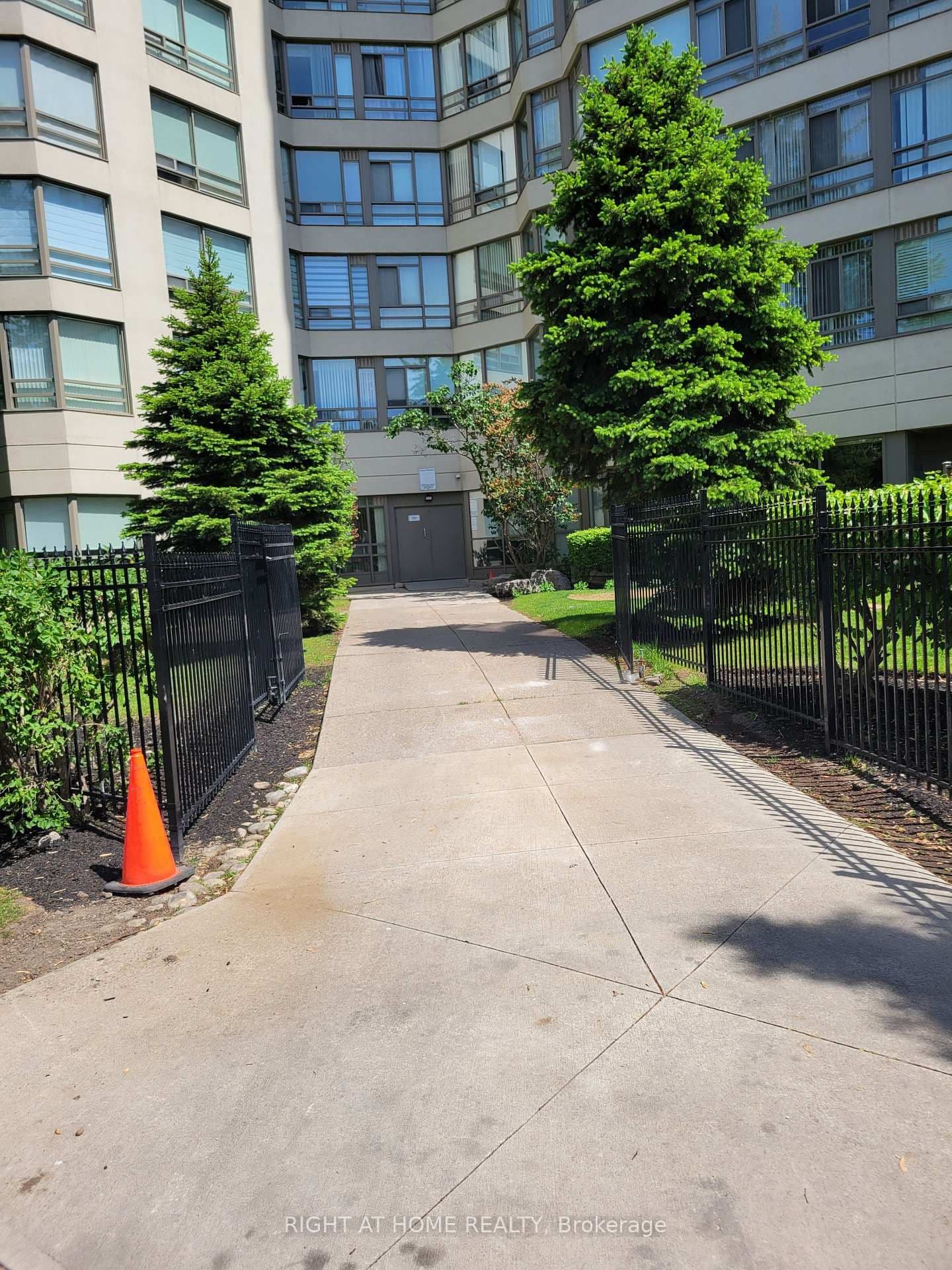 75 King Street E, Unit PH2 thumbnail 4