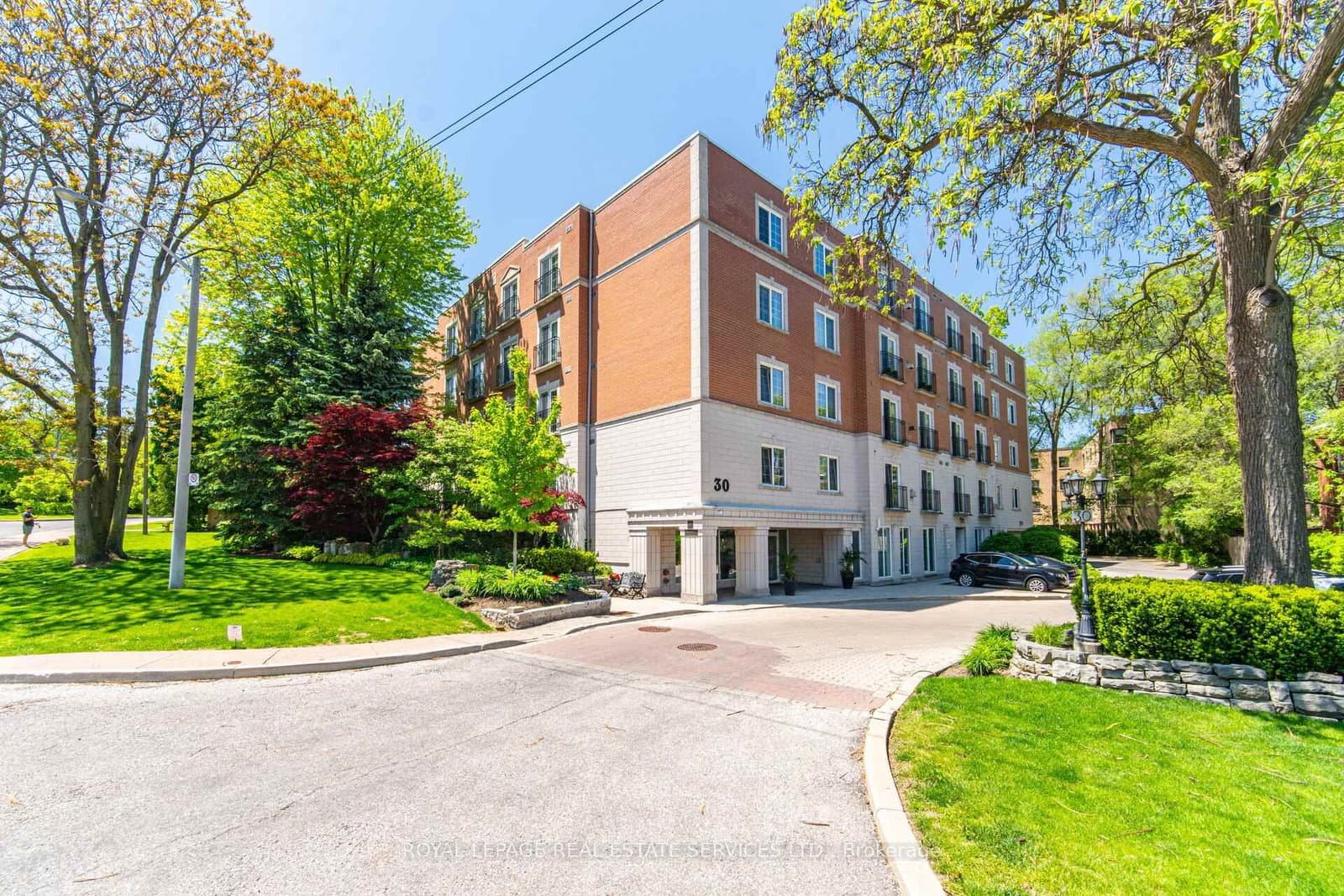 30 Anglesey Boulevard, Unit PH403 thumbnail 2