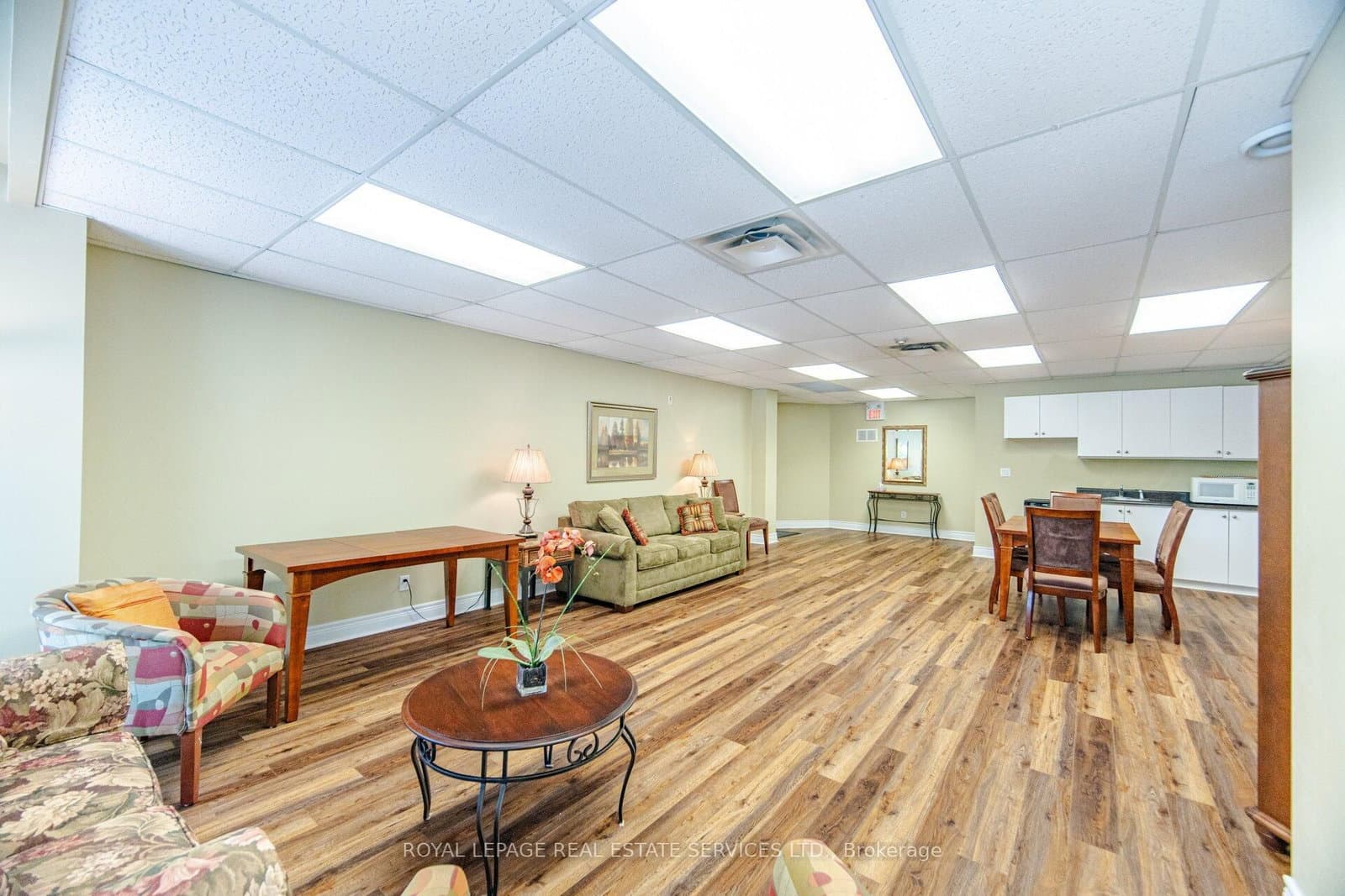 30 Anglesey Boulevard, Unit PH403 thumbnail 34