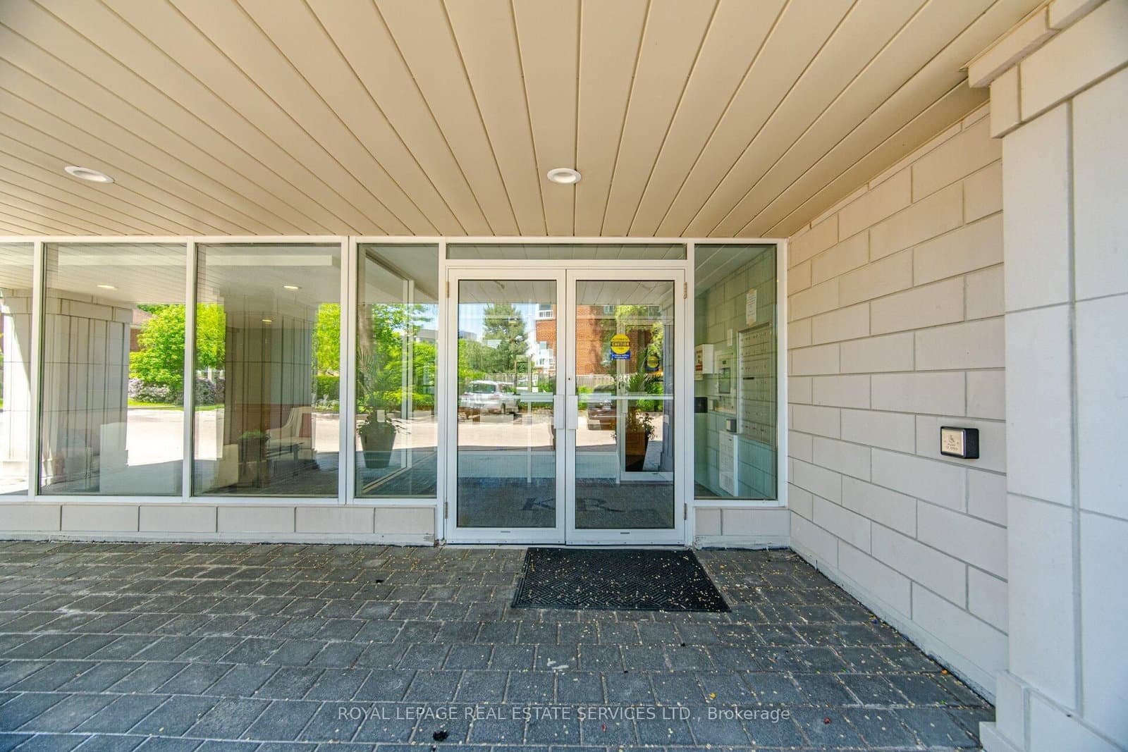 30 Anglesey Boulevard, Unit PH403 thumbnail 4