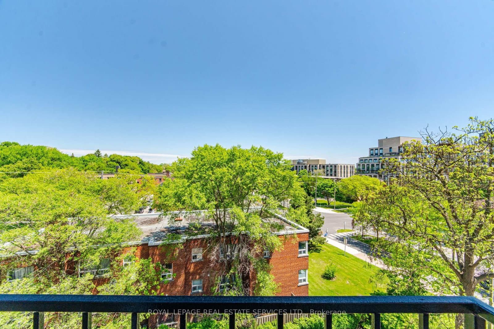 30 Anglesey Boulevard, Unit PH403 thumbnail 9