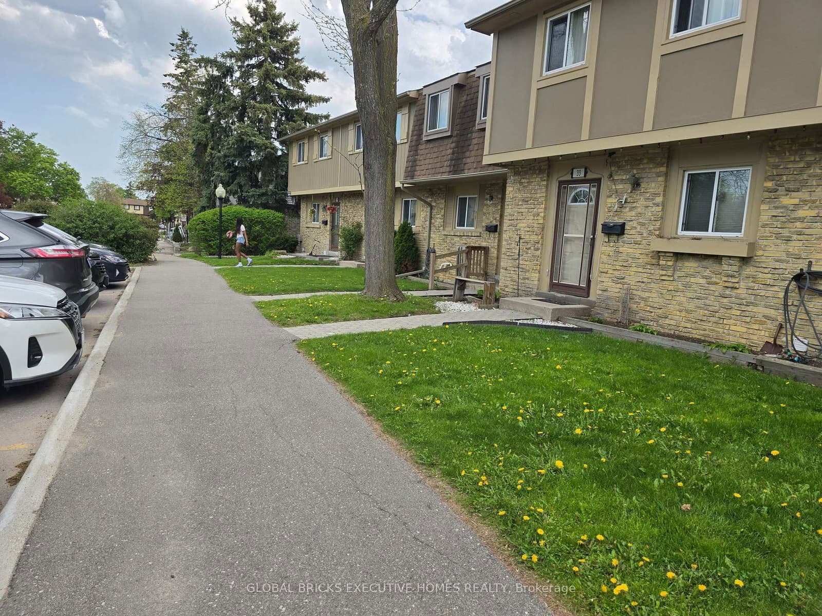 57 Hansen Road N, Unit 34 thumbnail 2