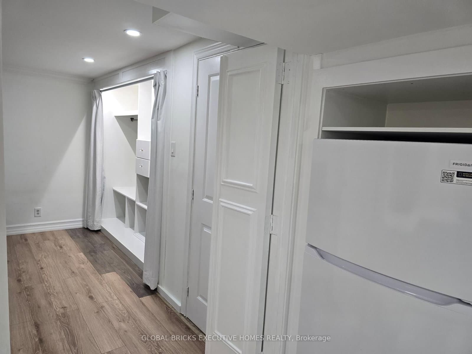 57 Hansen Road N, Unit 34 thumbnail 44