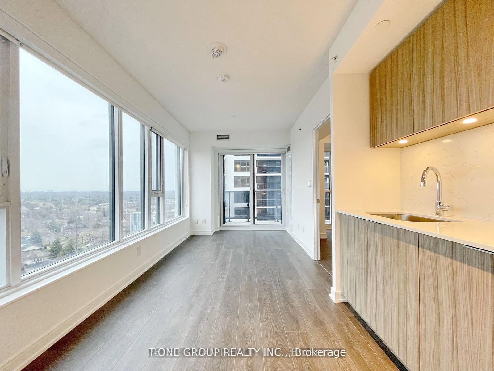 30 Samuel Wood Way, Unit 1504 thumbnail 7