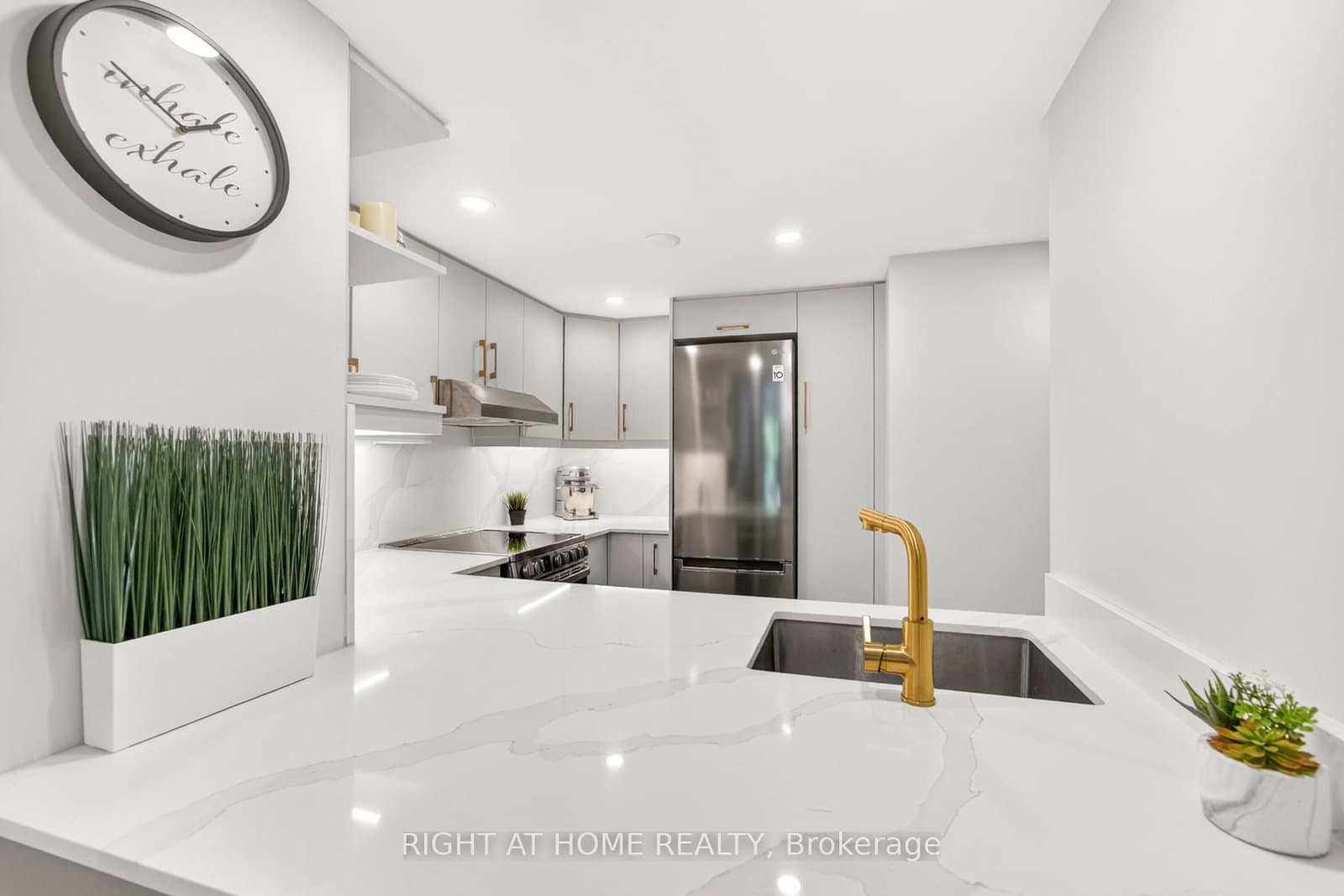105 George Appleton Way, Unit 2151 thumbnail 14