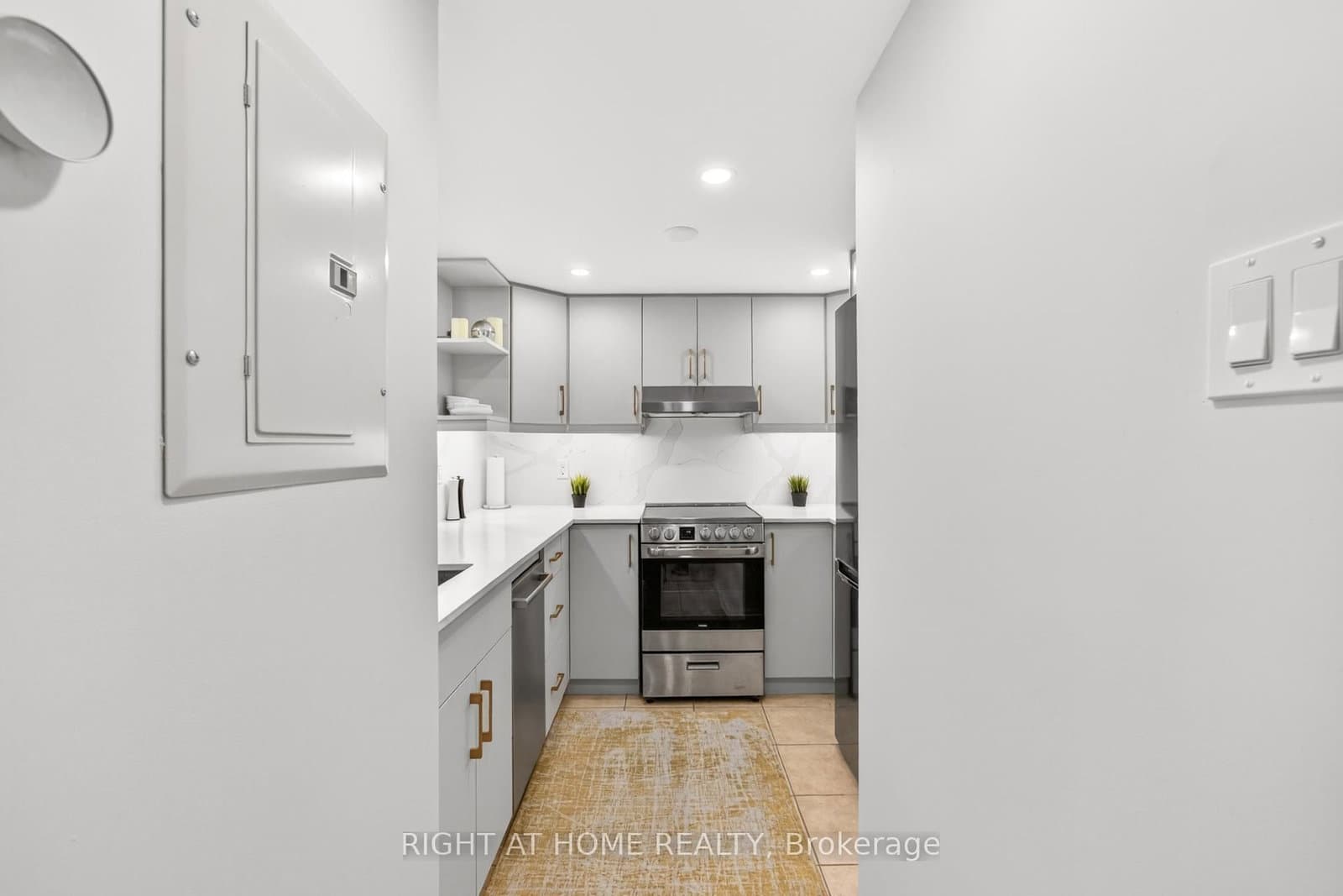 105 George Appleton Way, Unit 2151 thumbnail 18