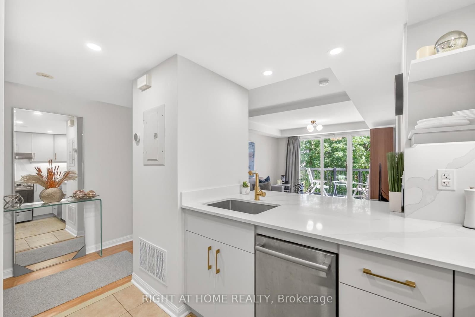 105 George Appleton Way, Unit 2151 thumbnail 19