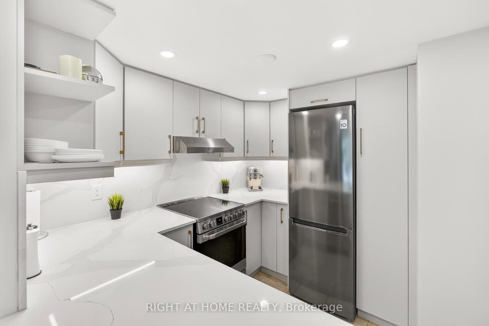 105 George Appleton Way, Unit 2151 thumbnail 3