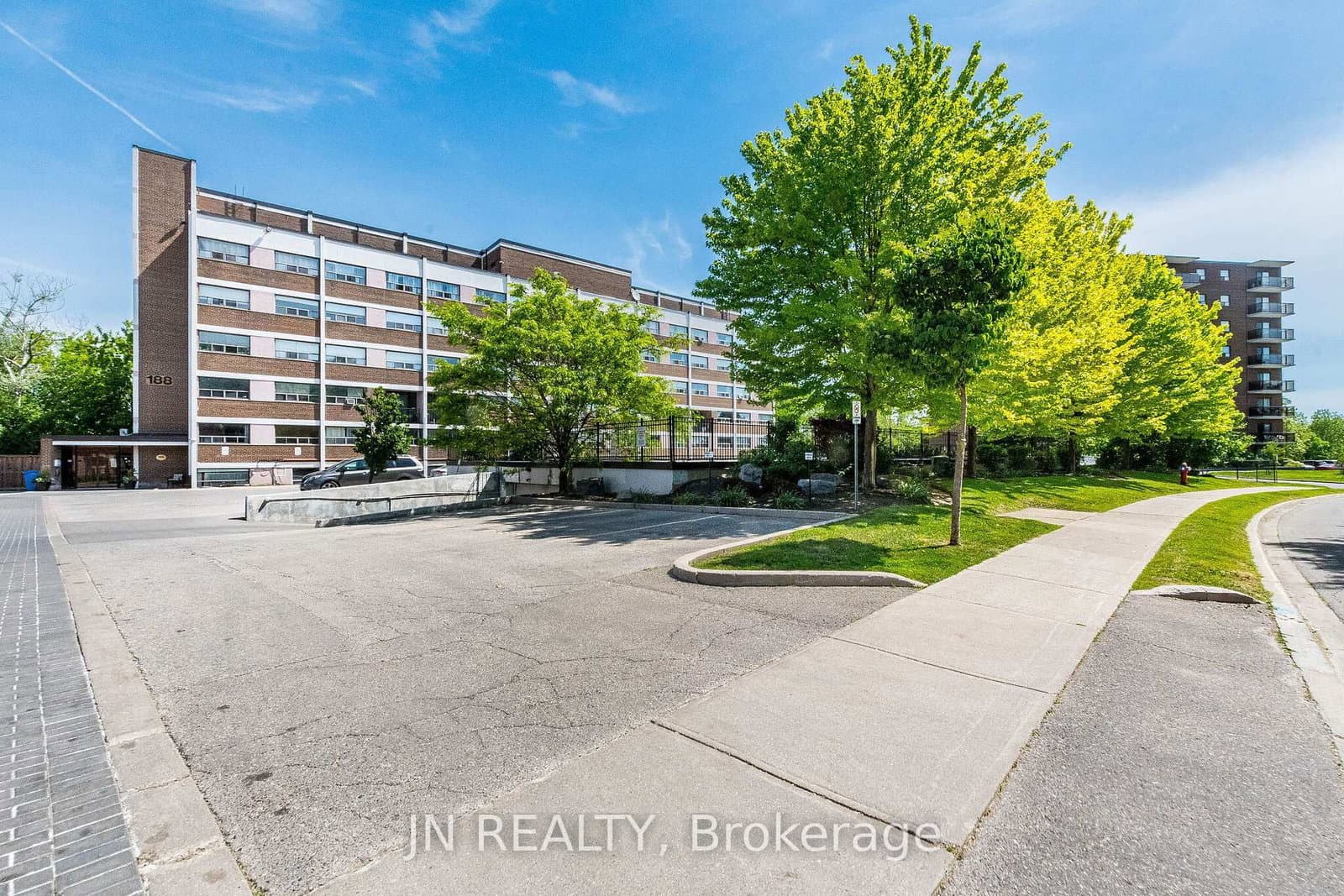 188 Mill Street S, Unit 409 thumbnail 2