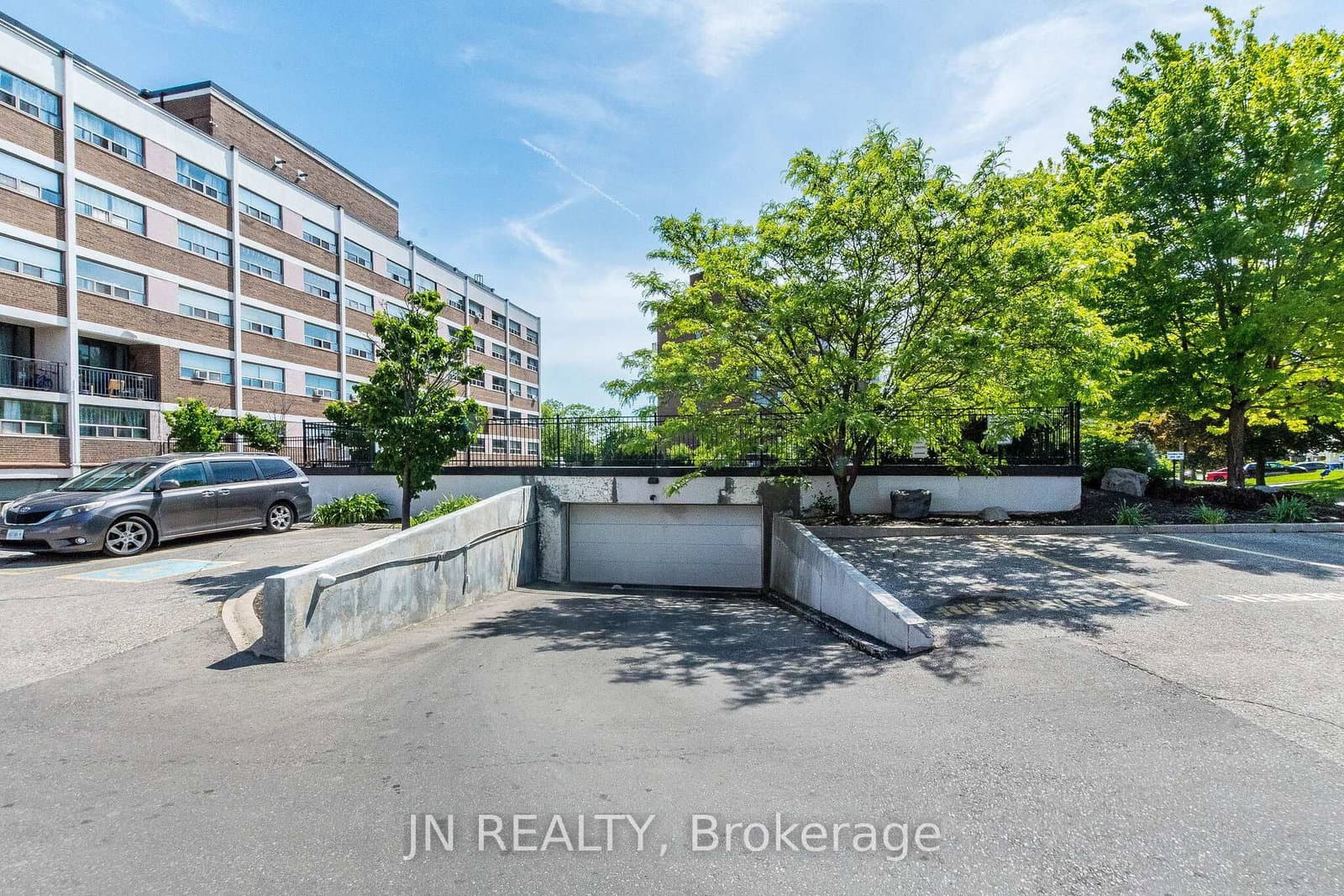 188 Mill Street S, Unit 409 thumbnail 37