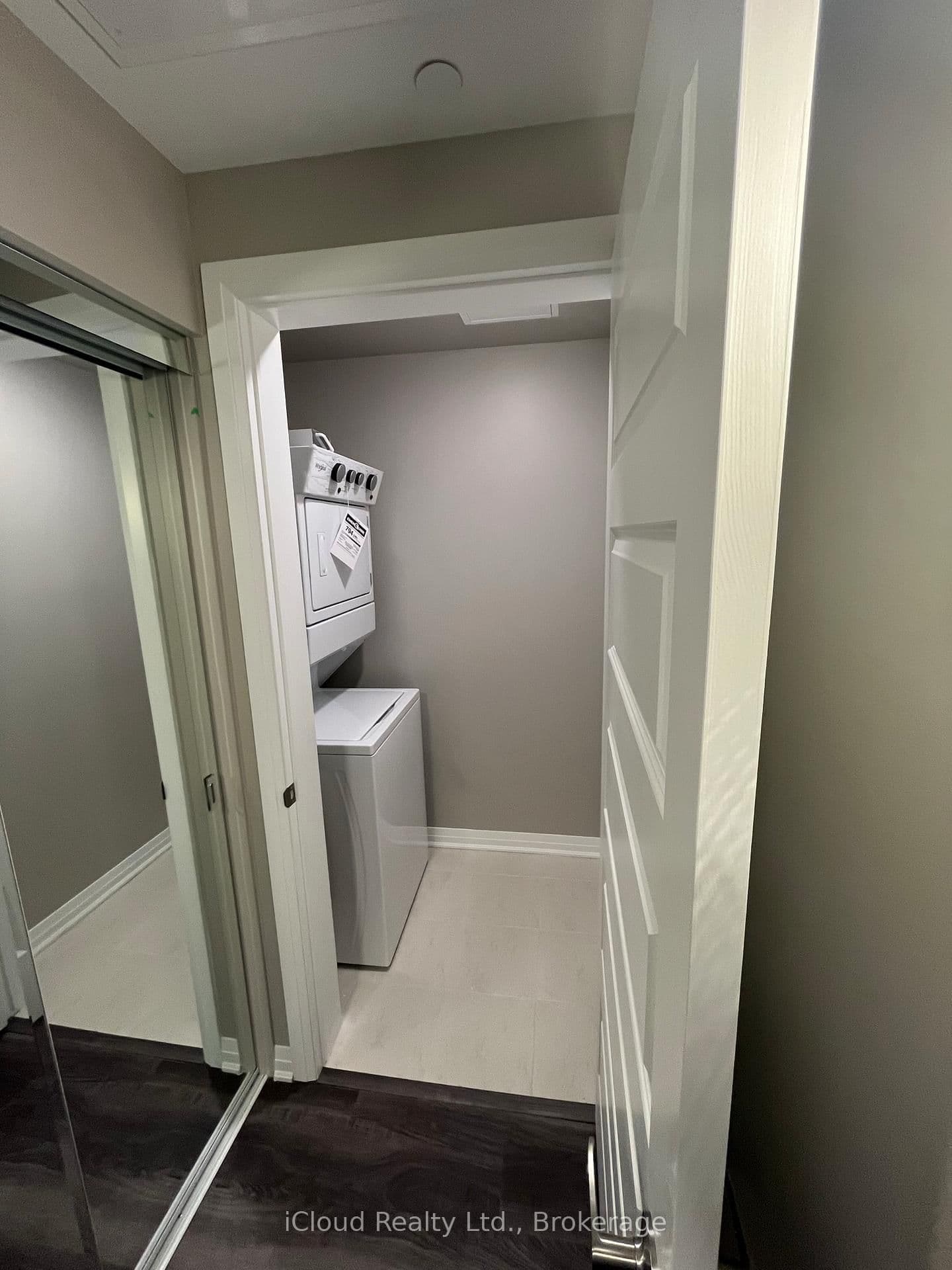 95 Dundas Street, Unit 325 thumbnail 37