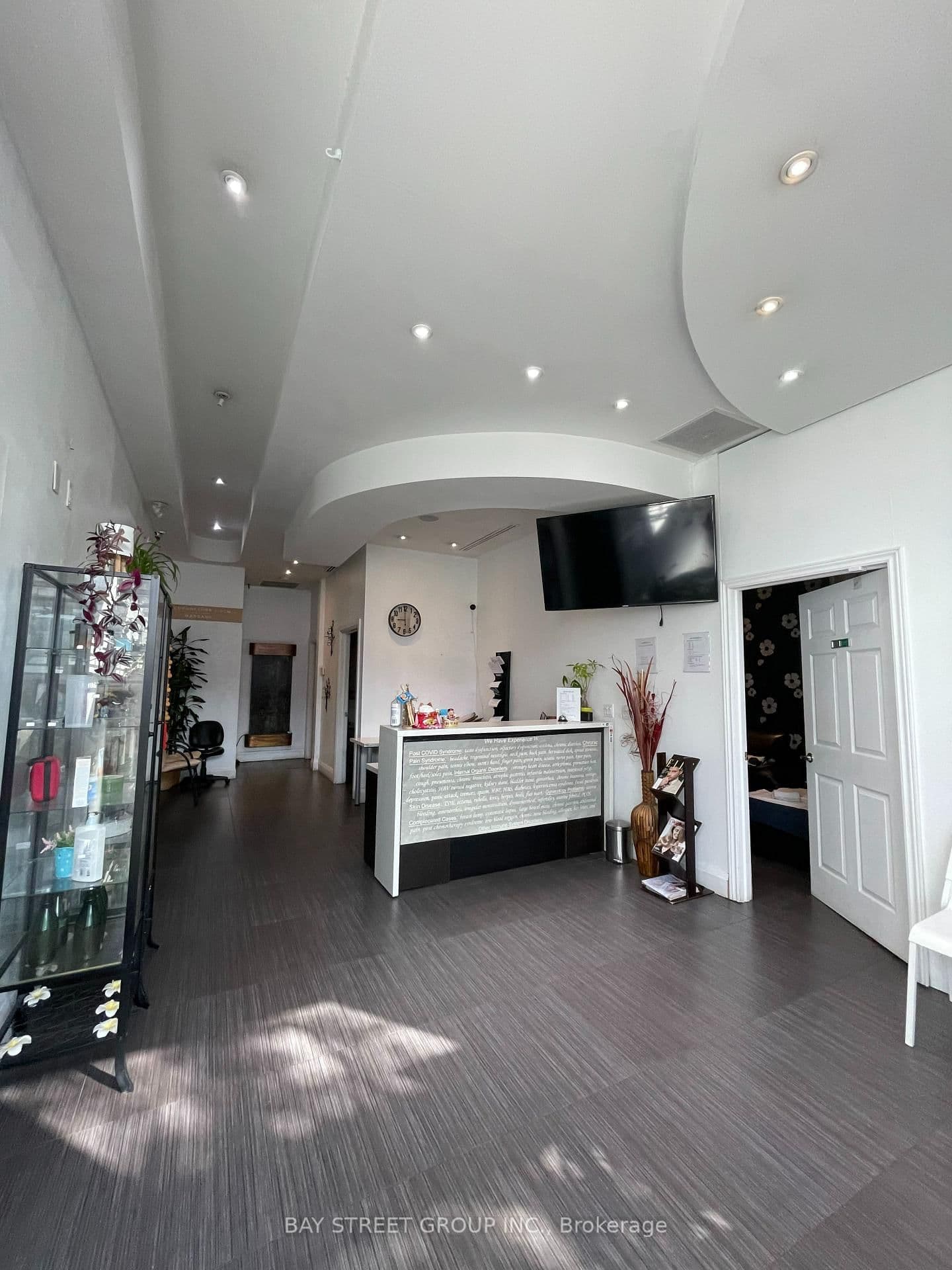 380 Dundas Street E thumbnail 2