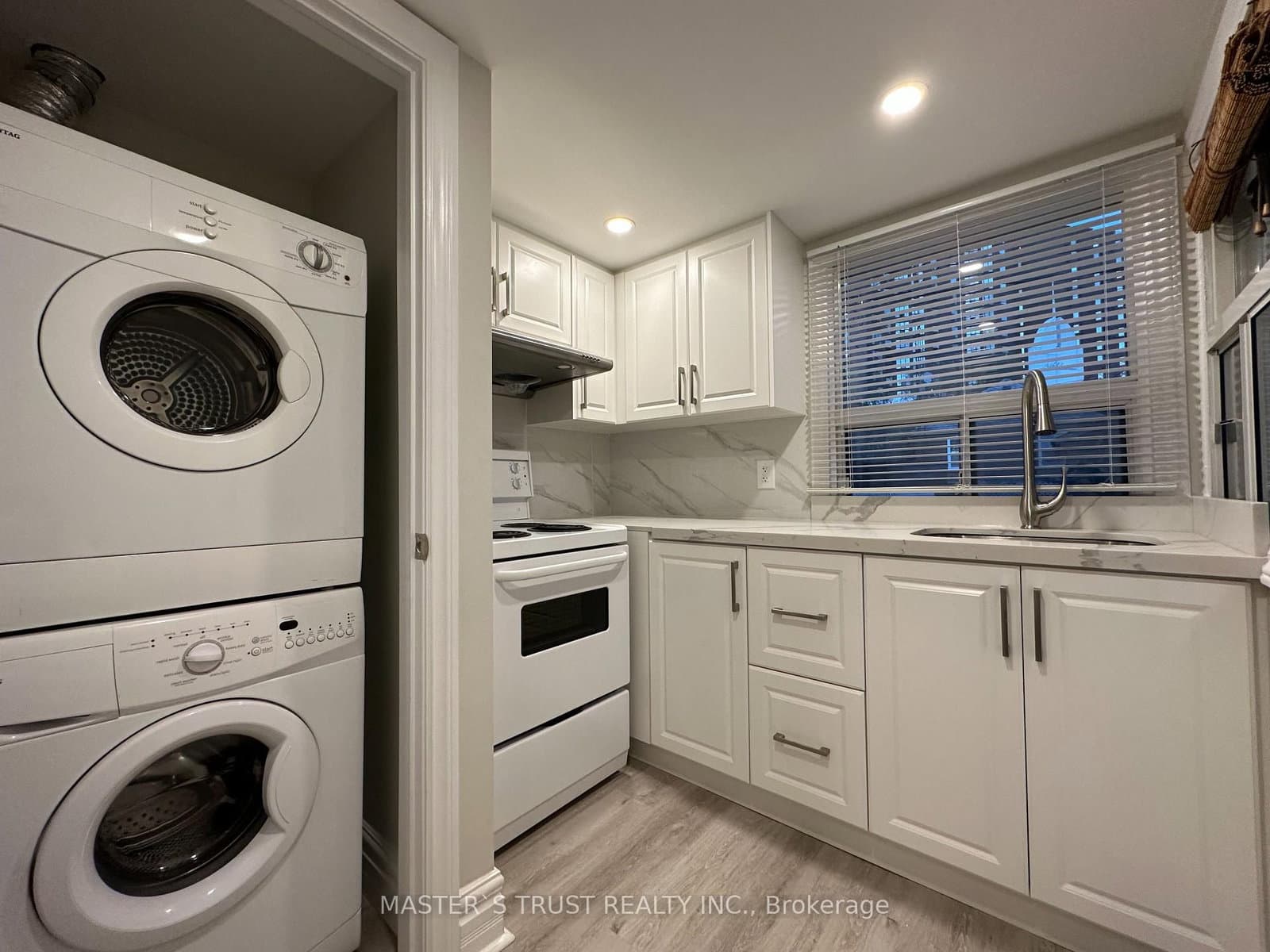 151 Dynevor Road, Unit Upper thumbnail 2