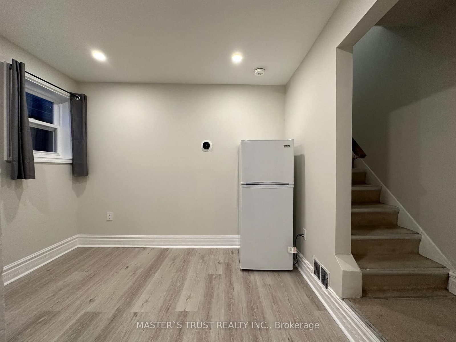 151 Dynevor Road, Unit Upper thumbnail 3